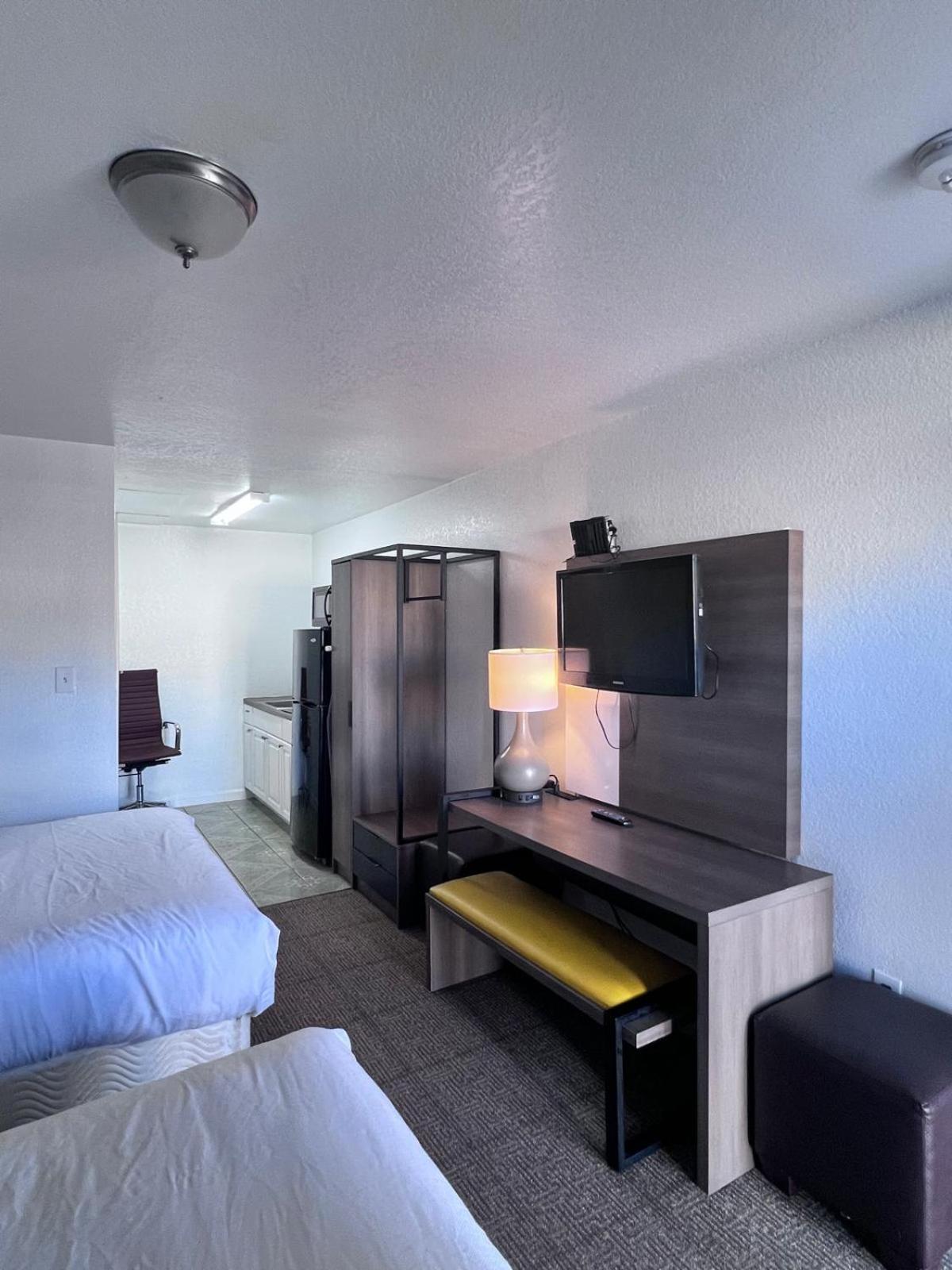Premium 2 Queen Bed with Kitchenette photo 1