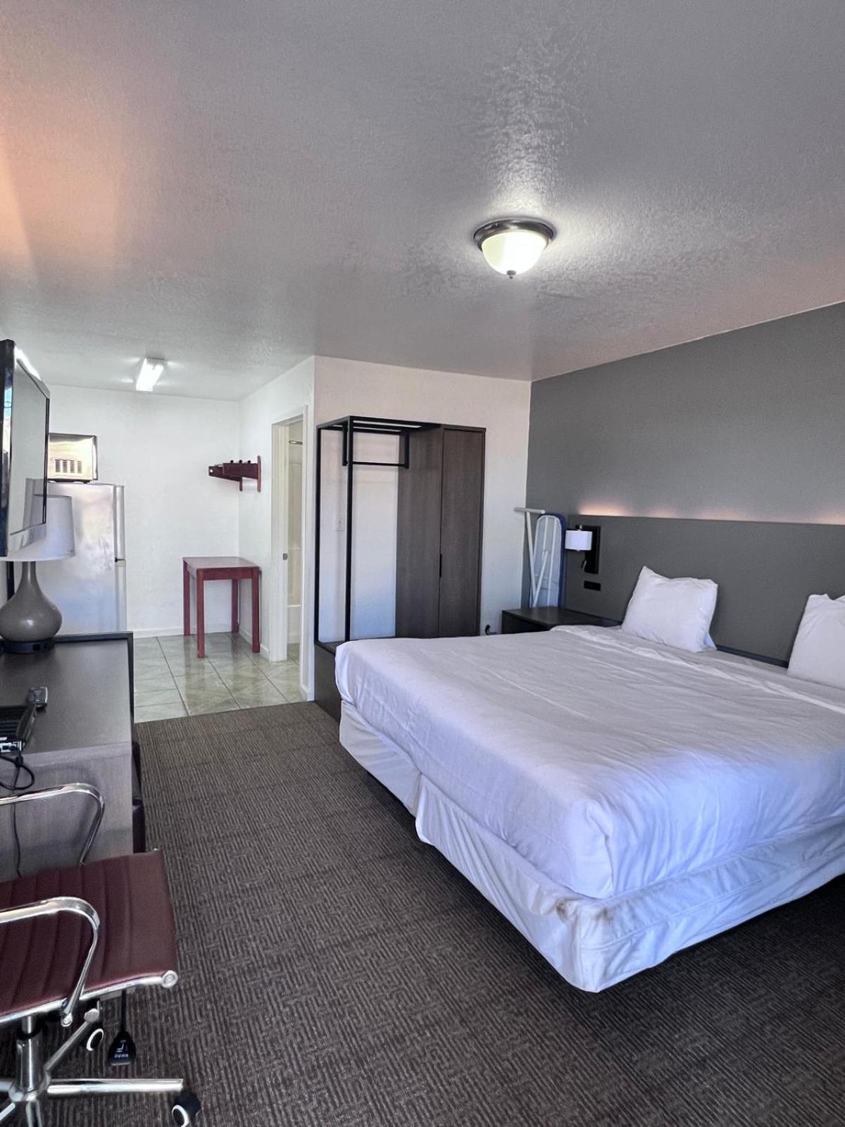 Premium King Bed with Kitchenette photo 1