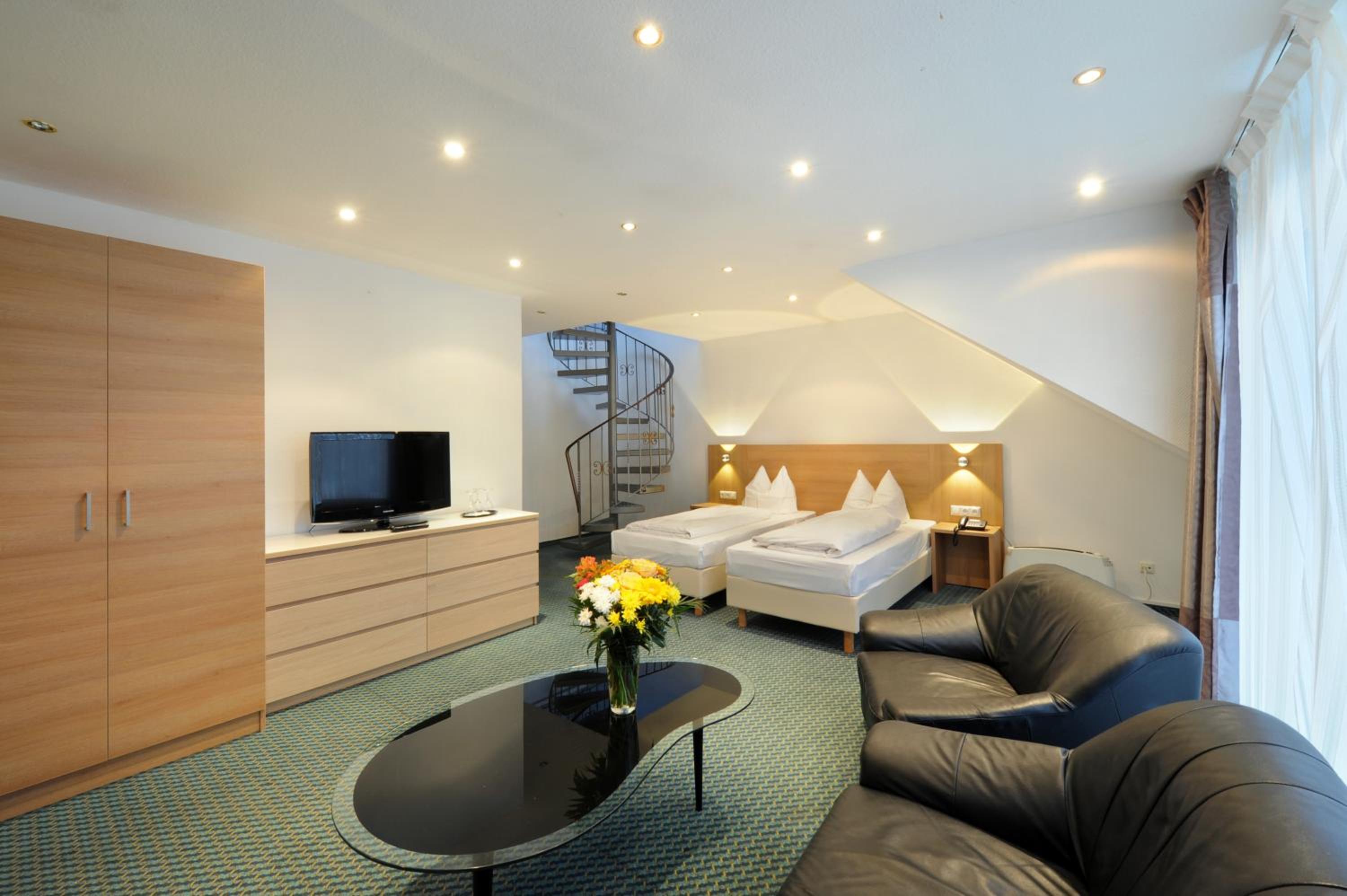 Family Room - Photo 6