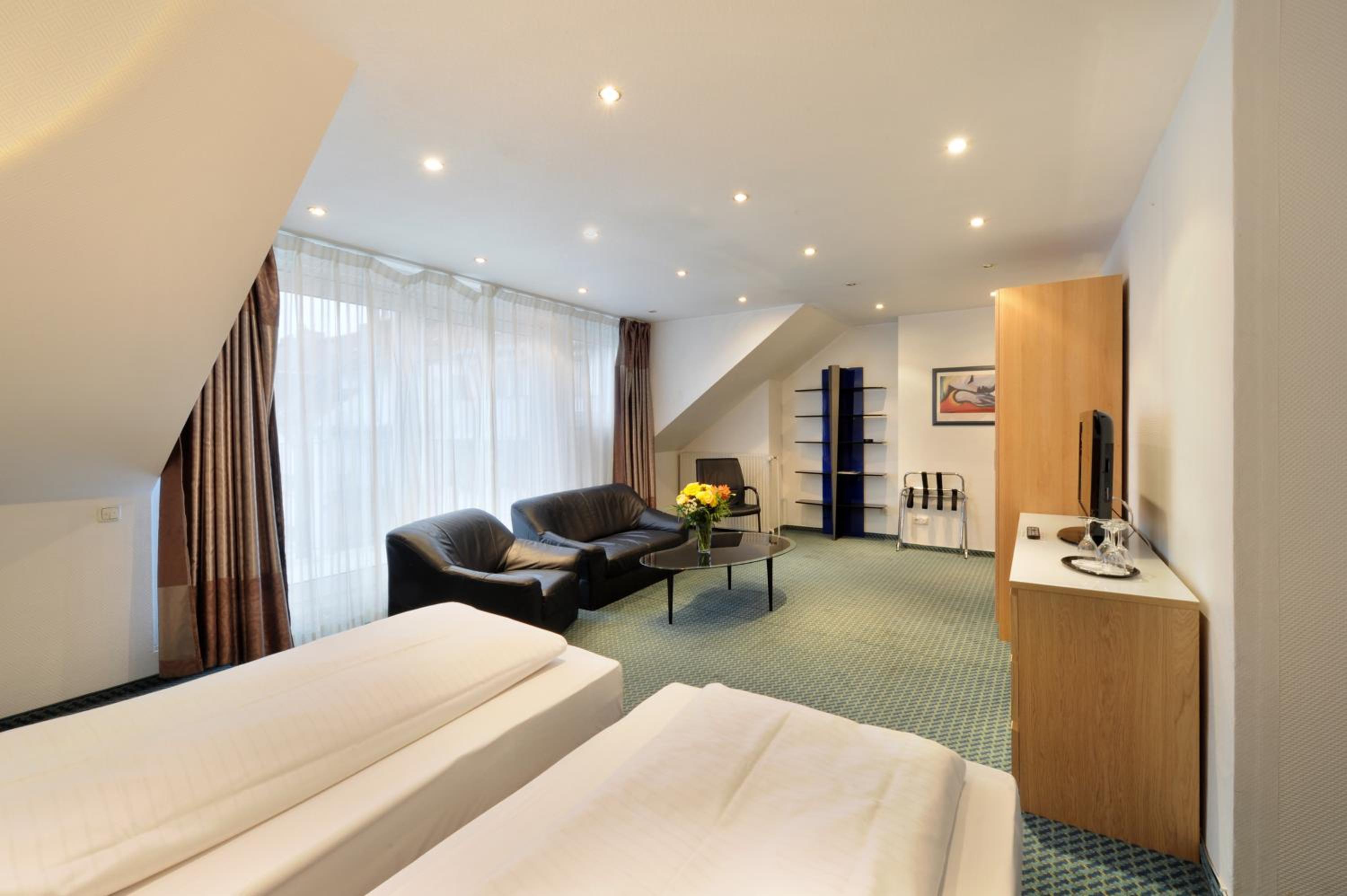 Family Room - Photo 8
