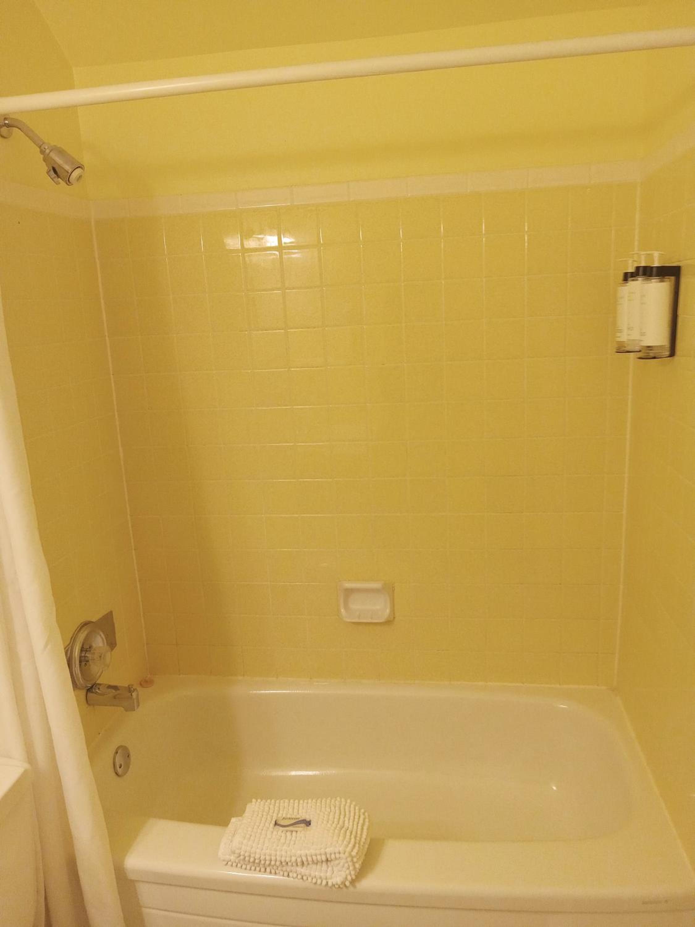Standard Queen Room photo 3