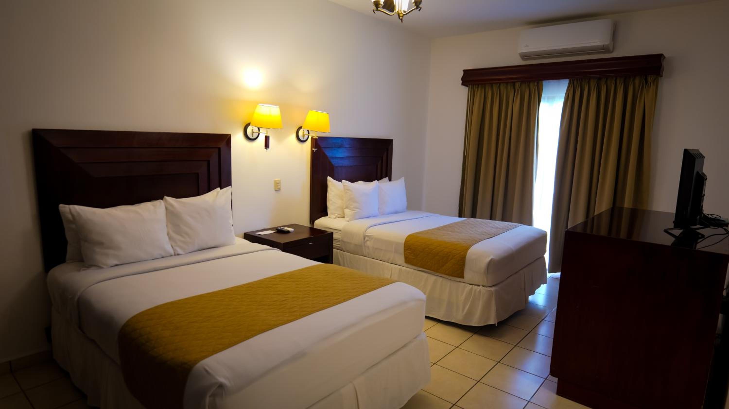 Deluxe Family Room