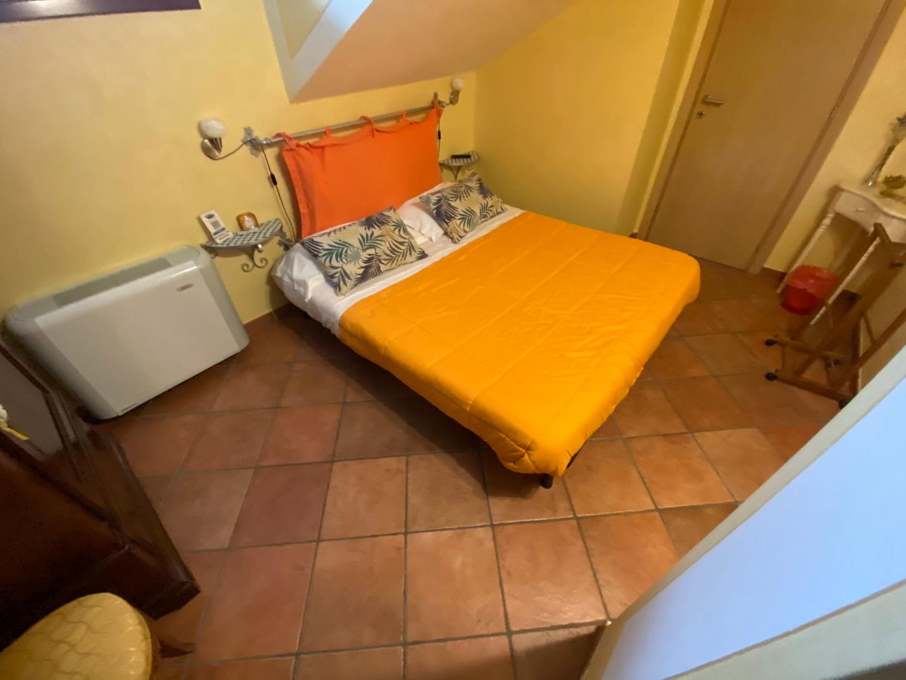 Small Double Room - Photo 1