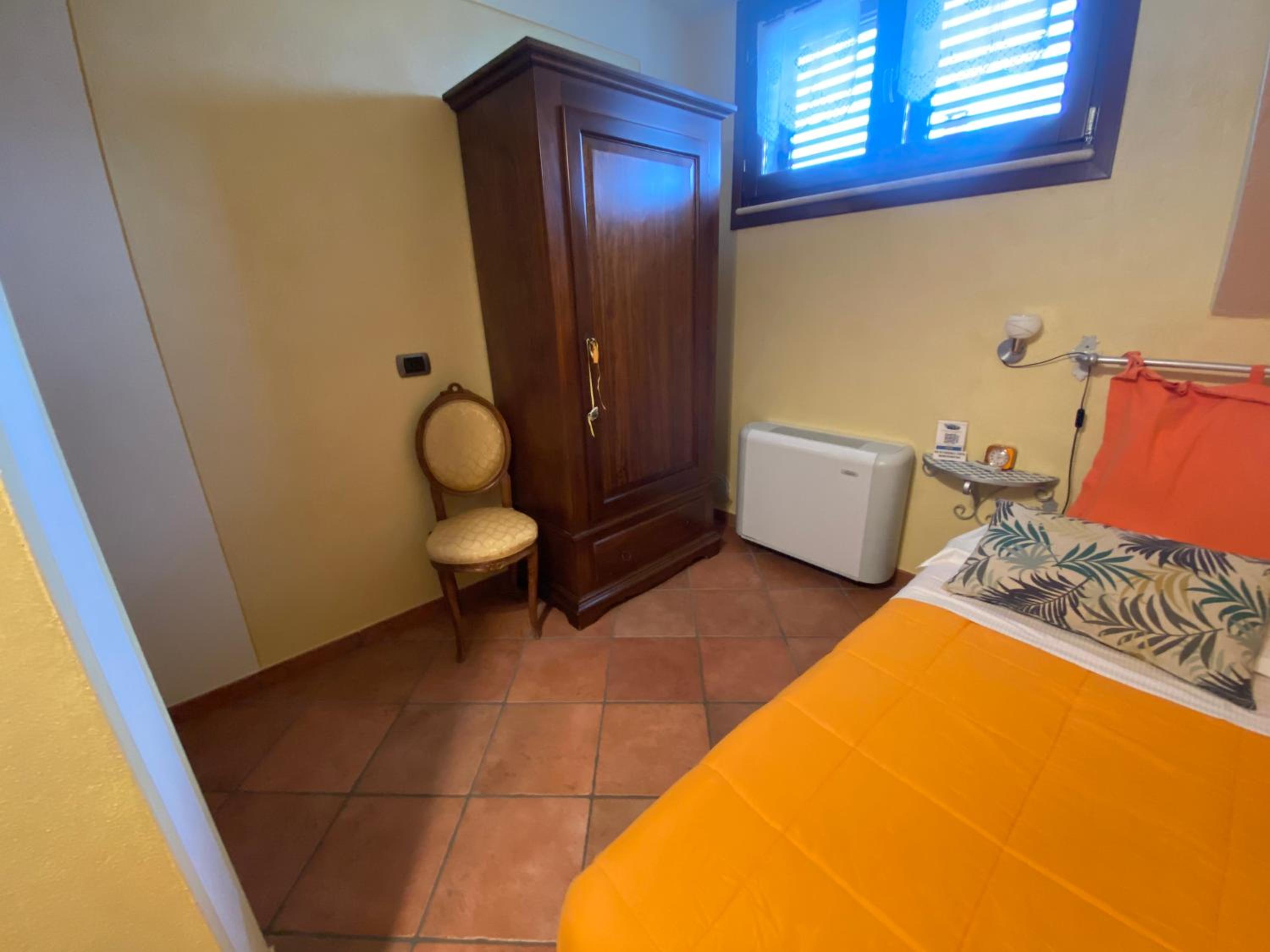 Small Double Room - Photo 6