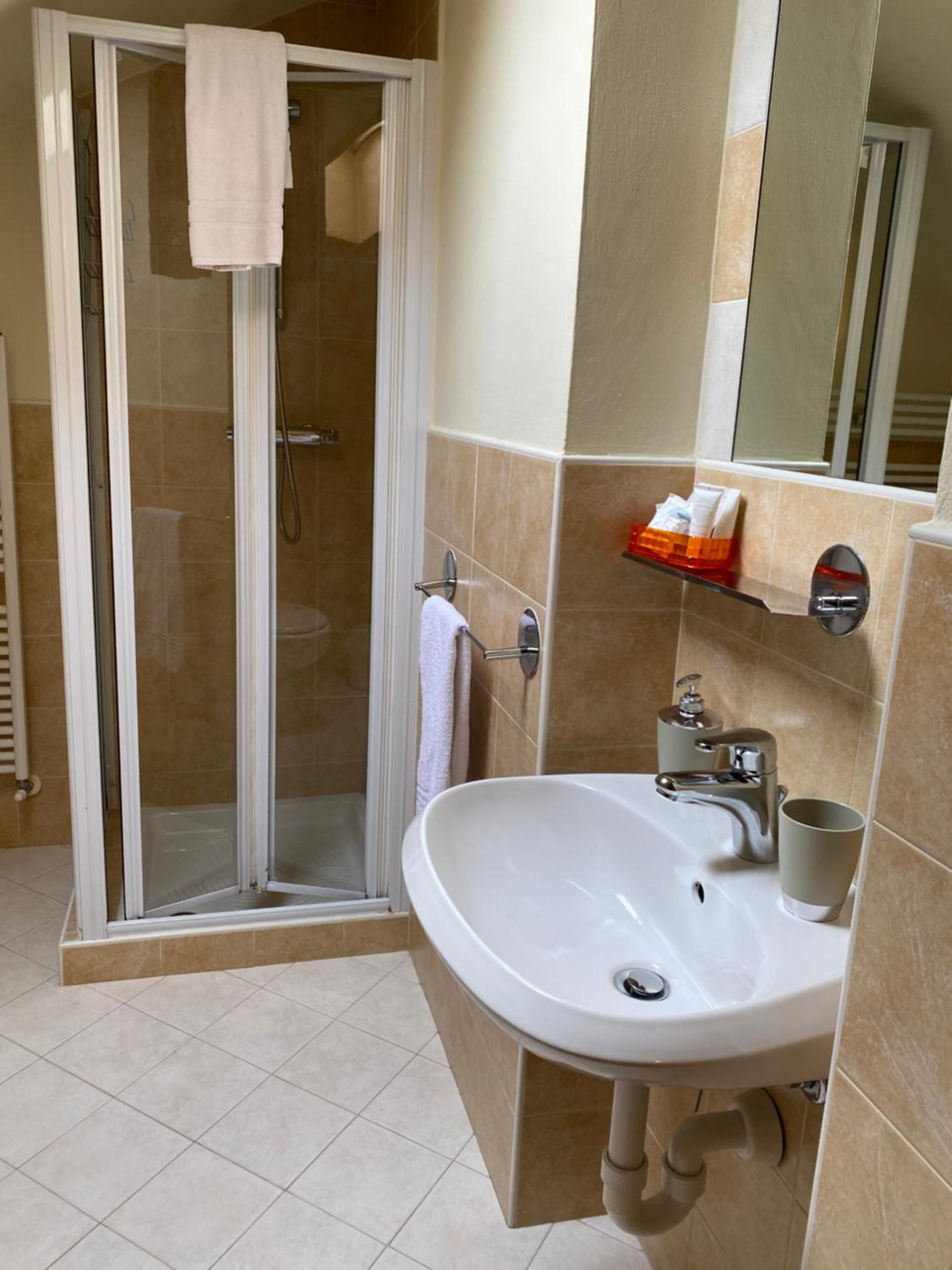 Small Double Room - Photo 4