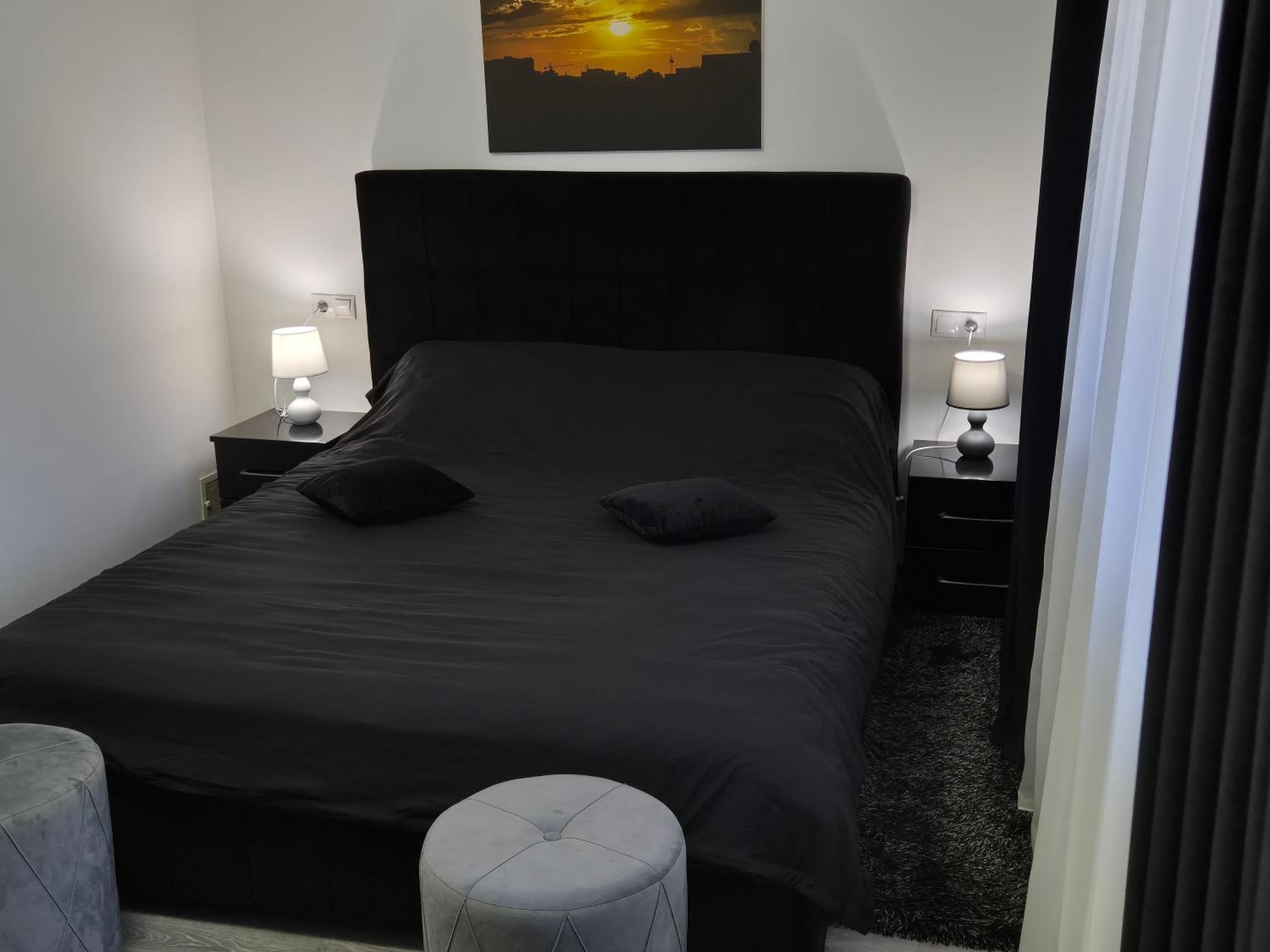 Five-Bedroom House photo 1