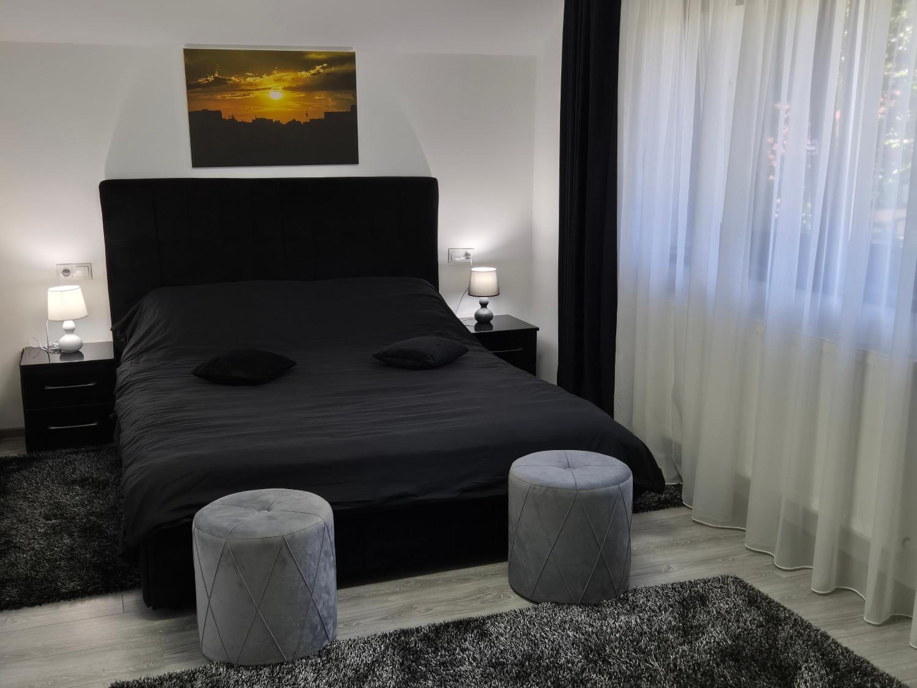 Five-Bedroom House photo 3