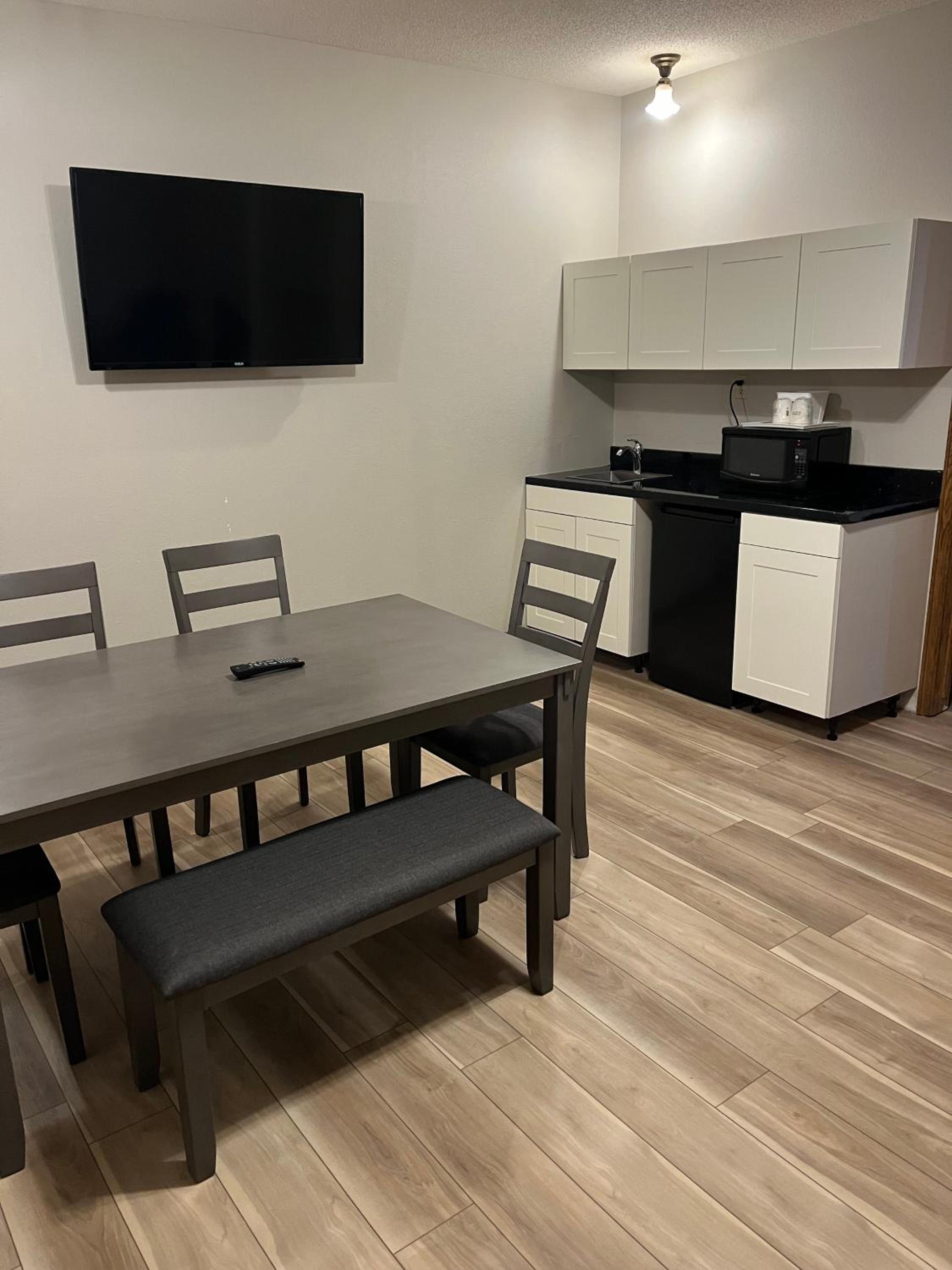 One-Bedroom King Suite - Non-Smoking - Photo 4