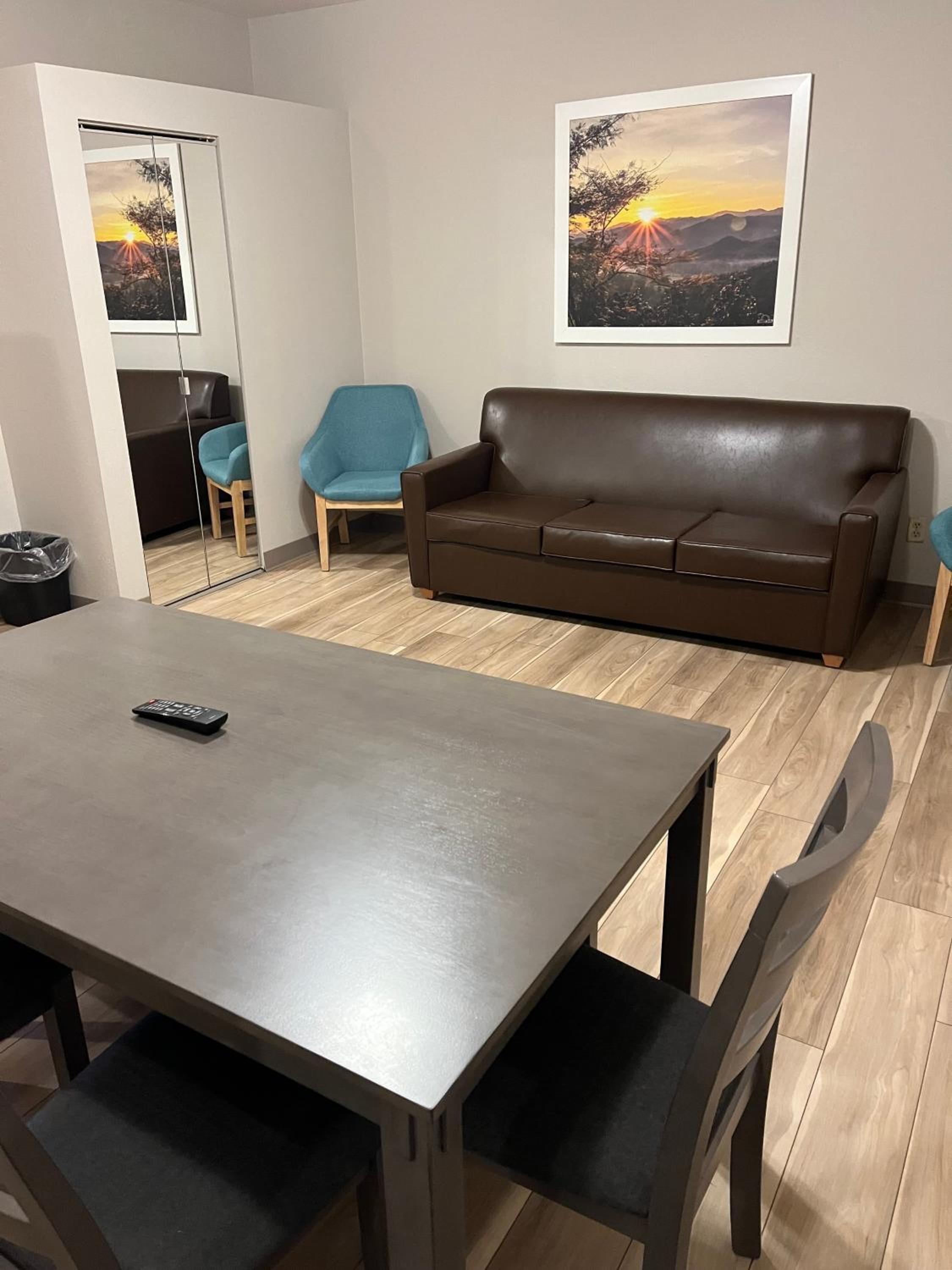 One-Bedroom King Suite - Non-Smoking - Photo 7