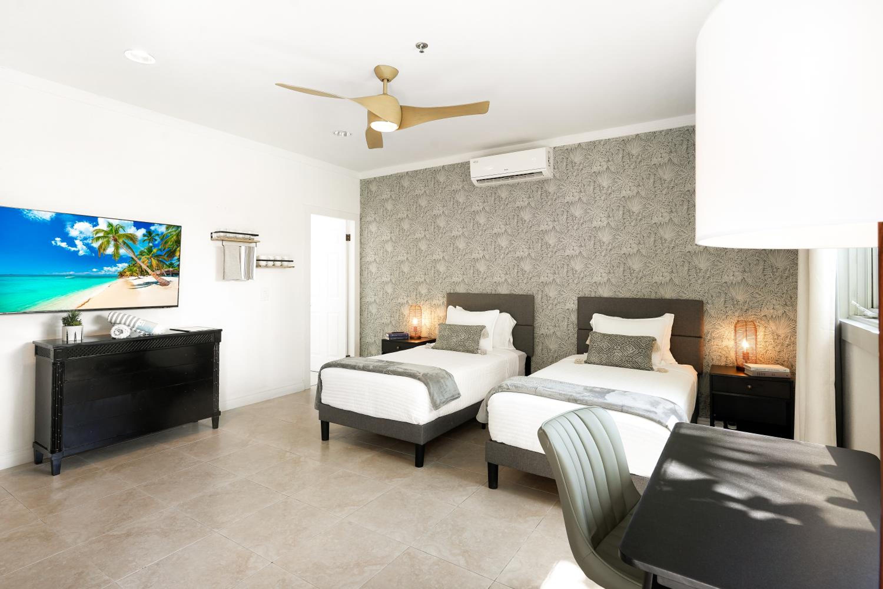 Standard Twin Room photo 2