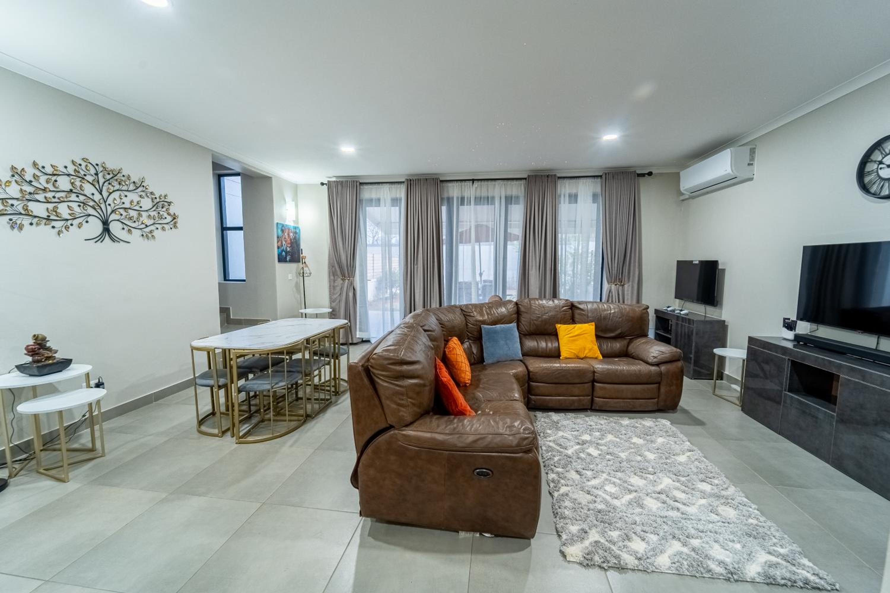 Three-Bedroom Apartment photo 1