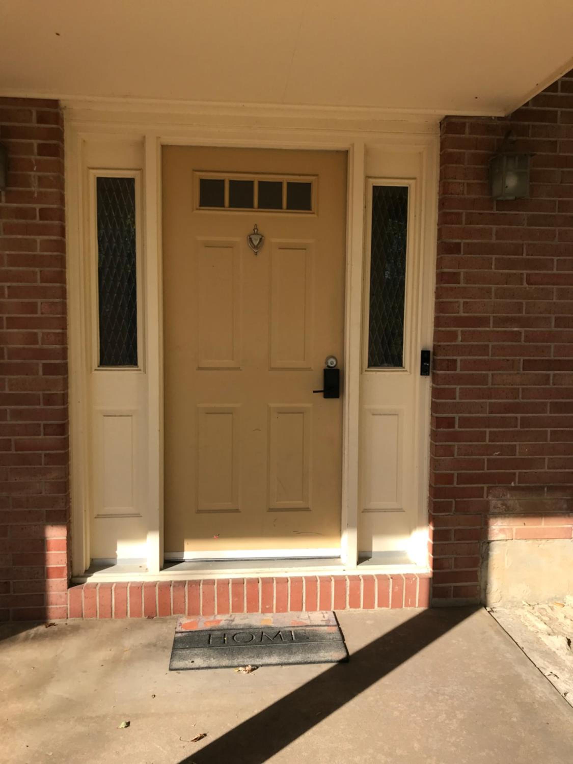 Three-Bedroom House photo 2