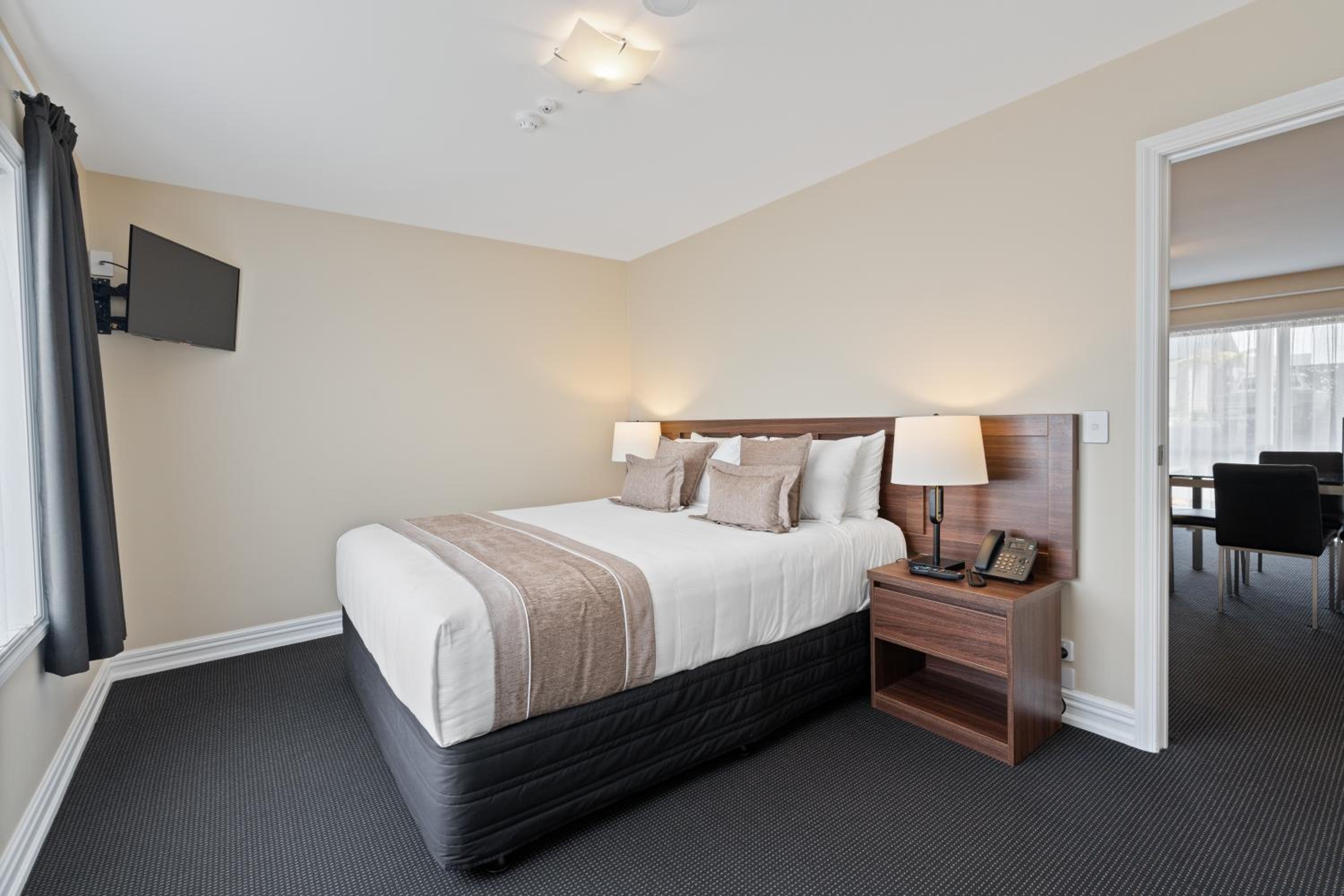 Two-Bedroom Suite - Photo 2