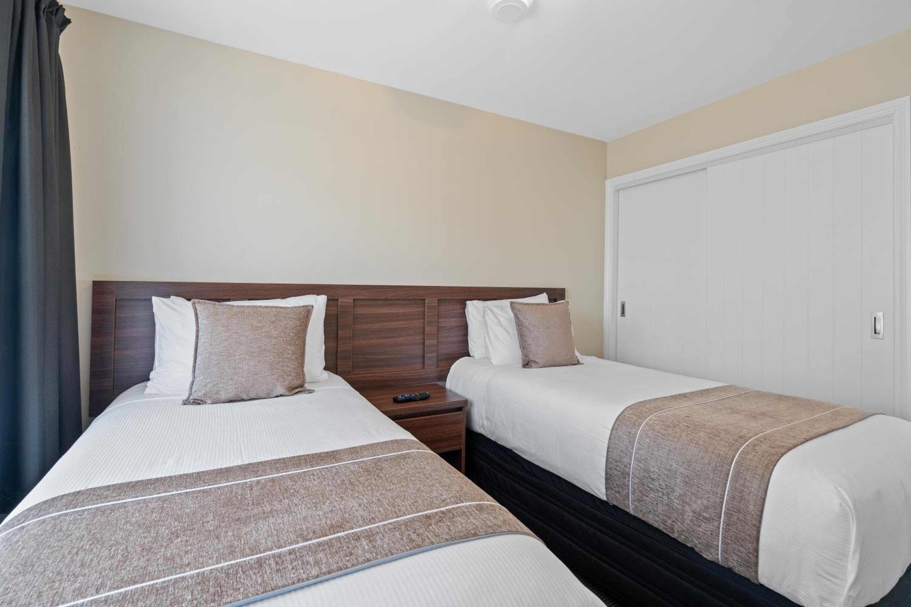 Two-Bedroom Suite - Photo 4