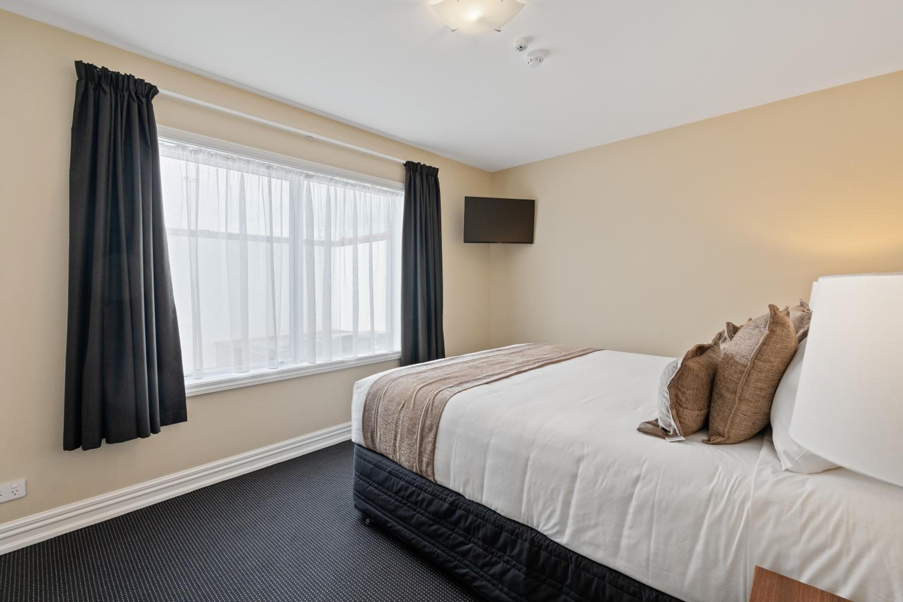 Two-Bedroom Suite - Photo 7