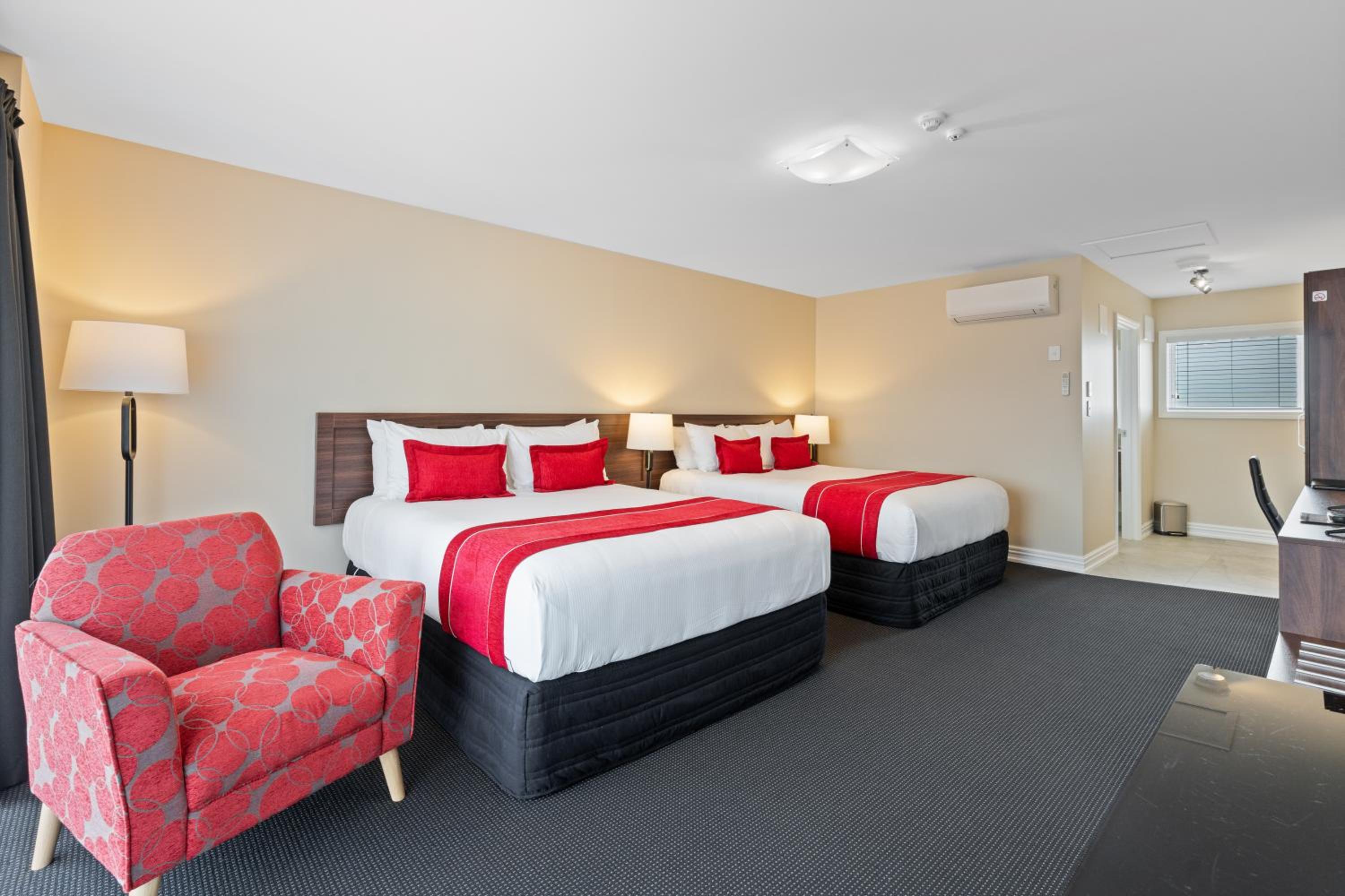 Superior Queen Room with Two Queen Beds - Photo 3