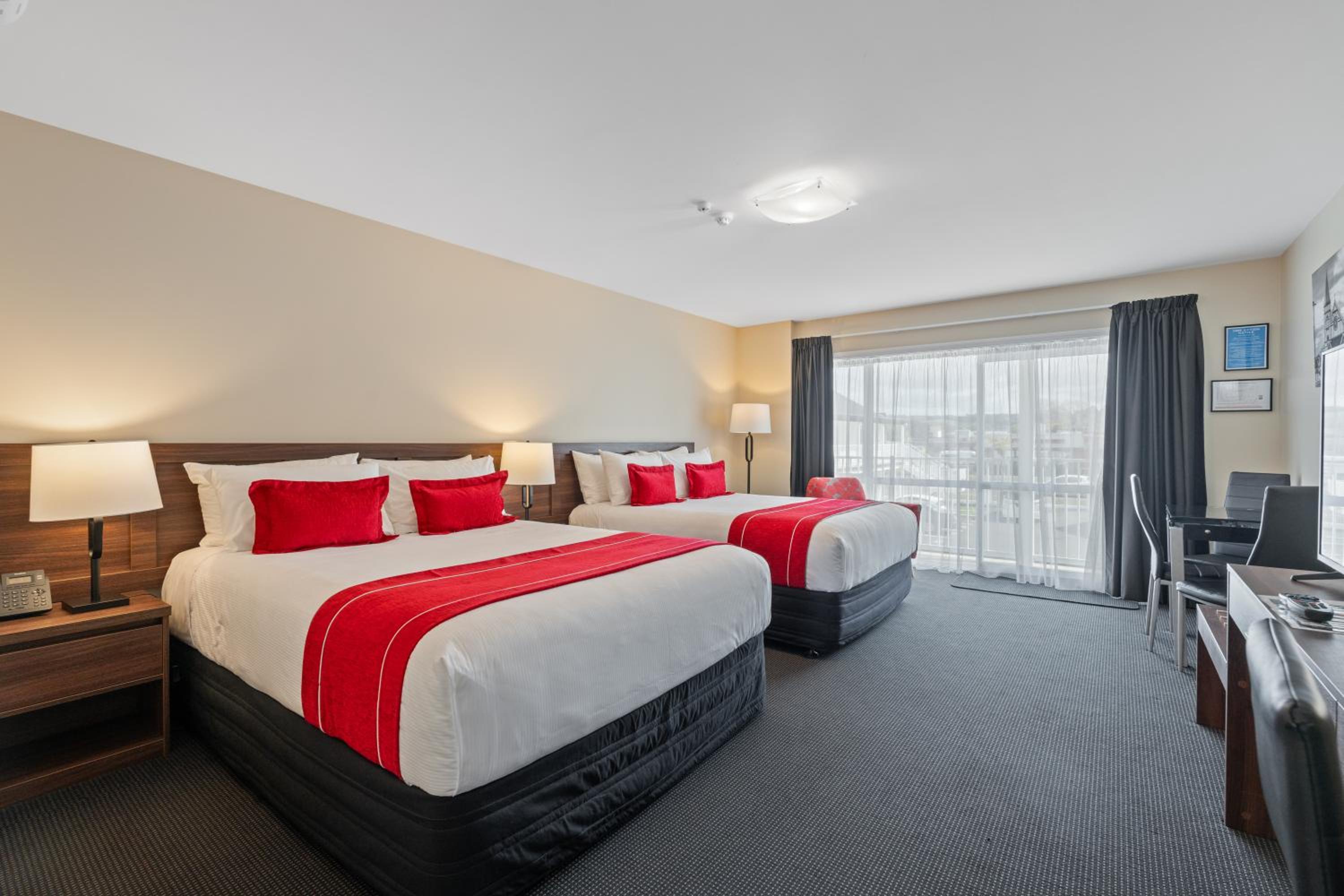 Superior Queen Room with Two Queen Beds - Photo 5