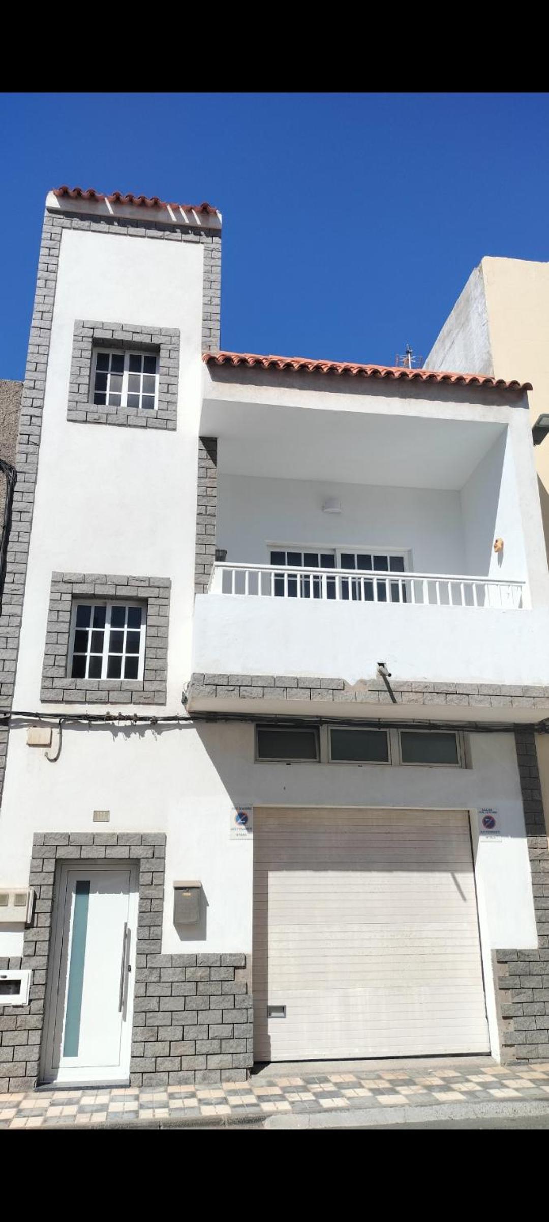 Three-Bedroom House photo 2