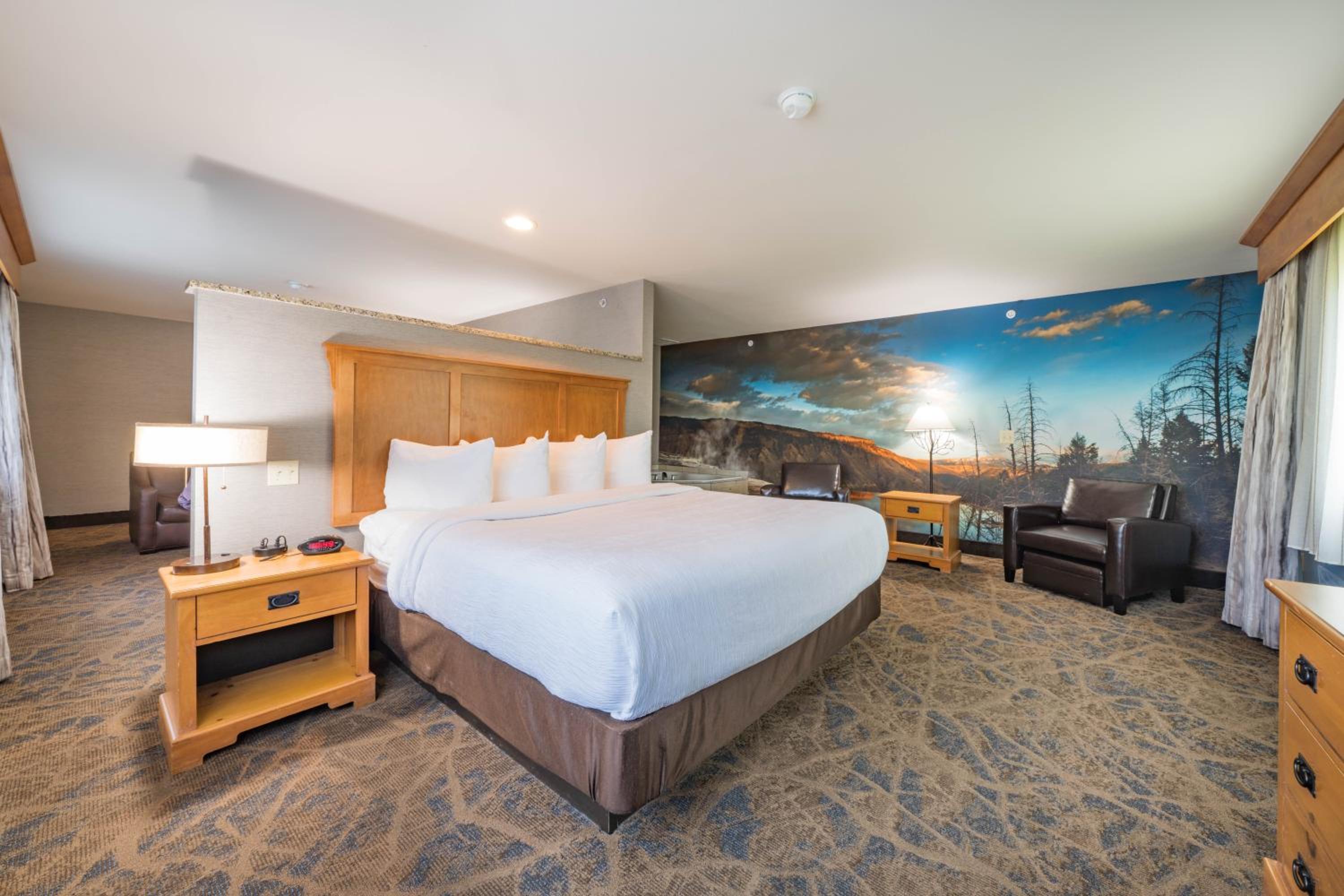 Deluxe King Room with Spa Bath - Non Smoking - Photo 3