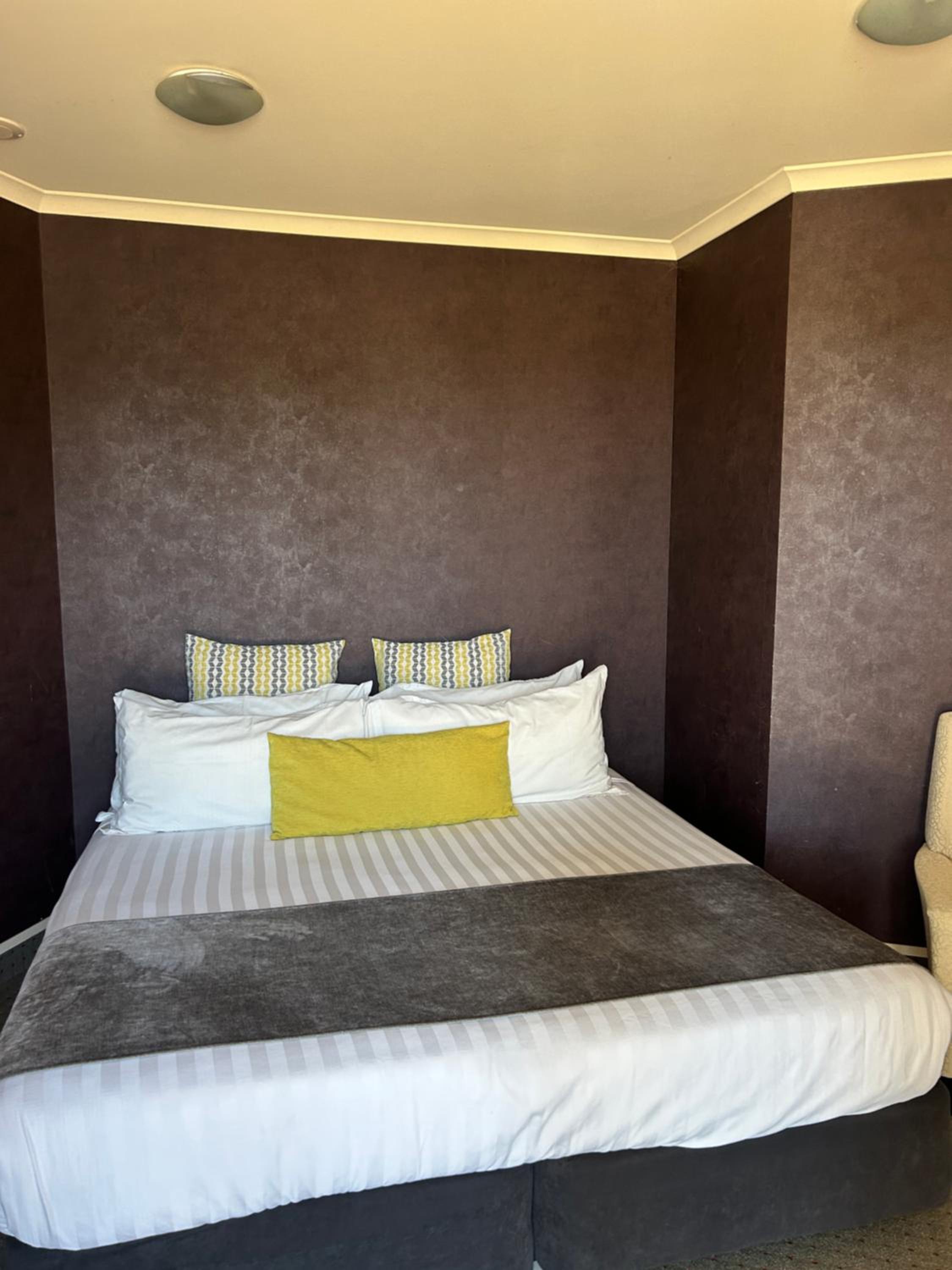 Budget Double Room - Photo 3