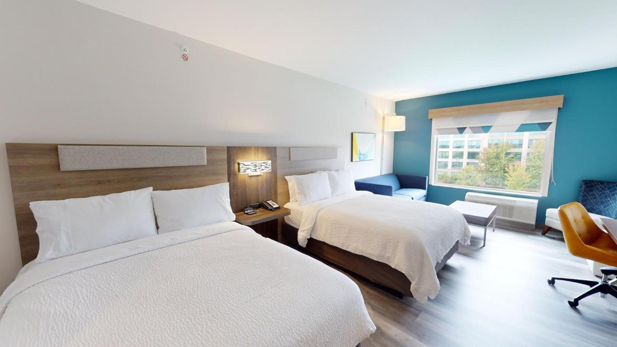 Queen Suite With Two Queen Beds photo 1