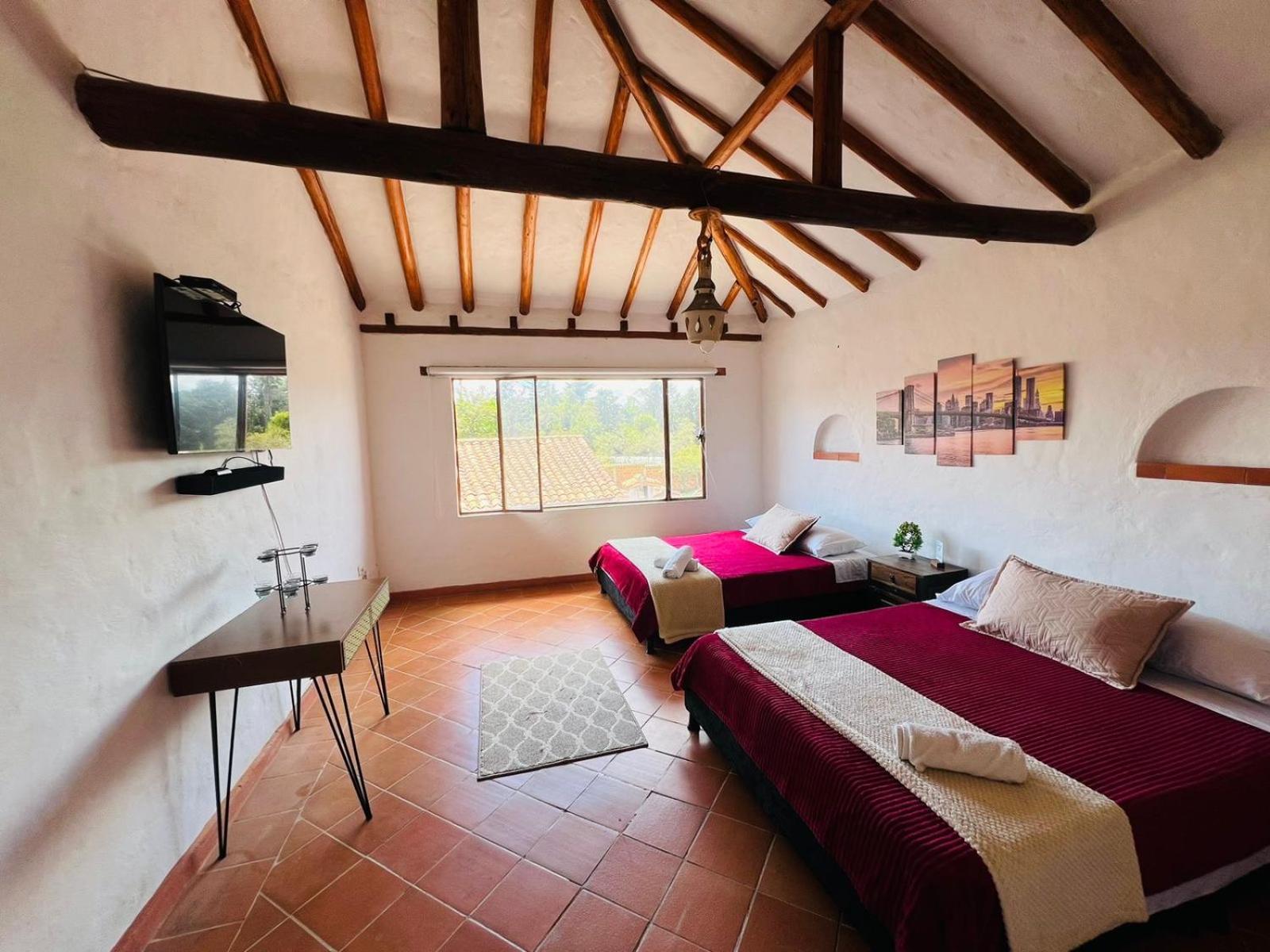 Five-Bedroom House photo 2