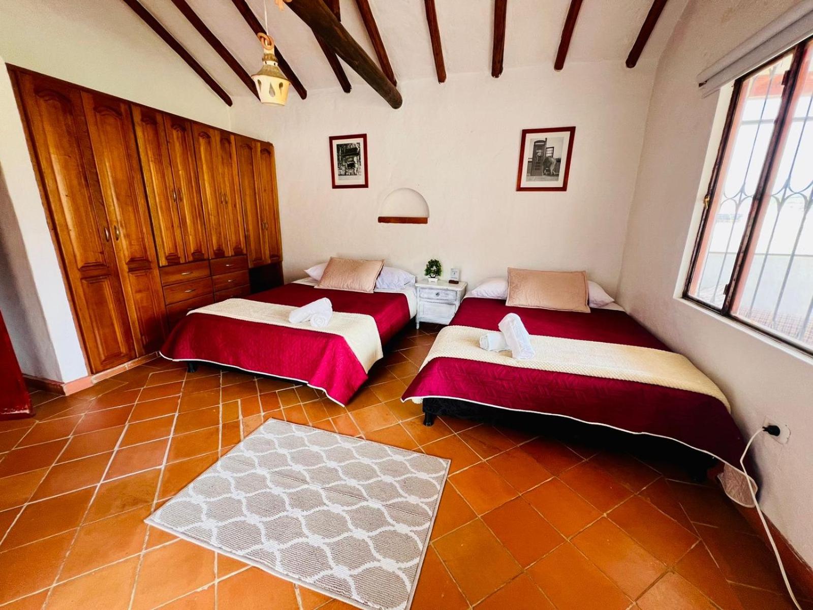 Five-Bedroom House photo 3