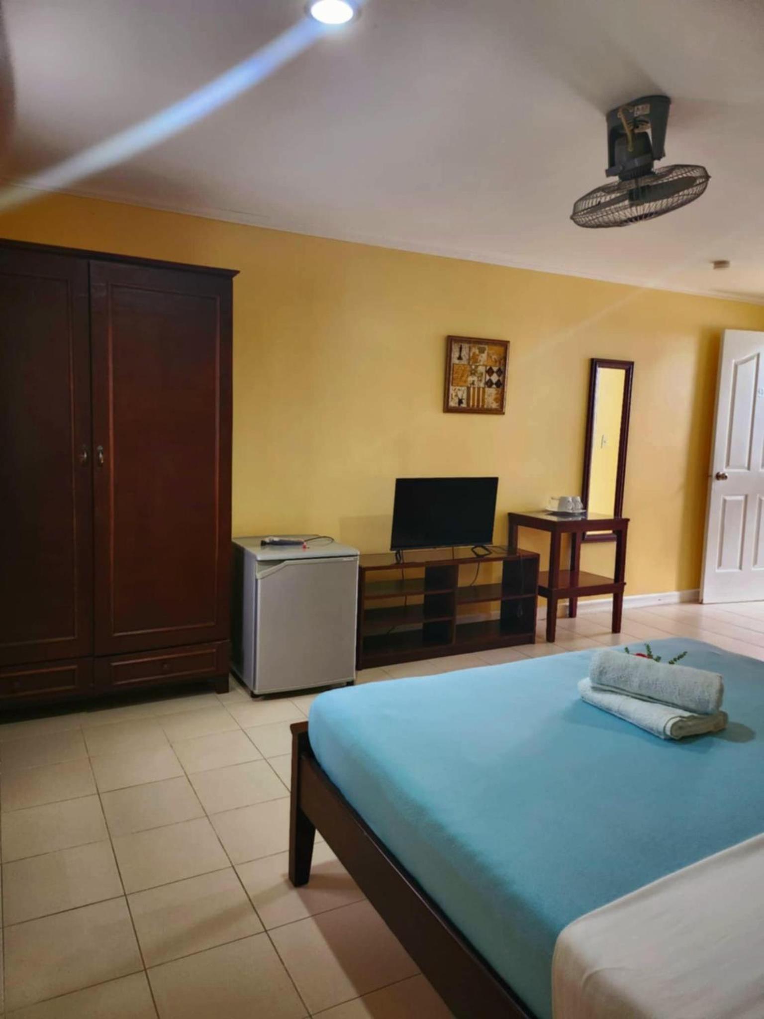 Standard Double Room - Photo 4