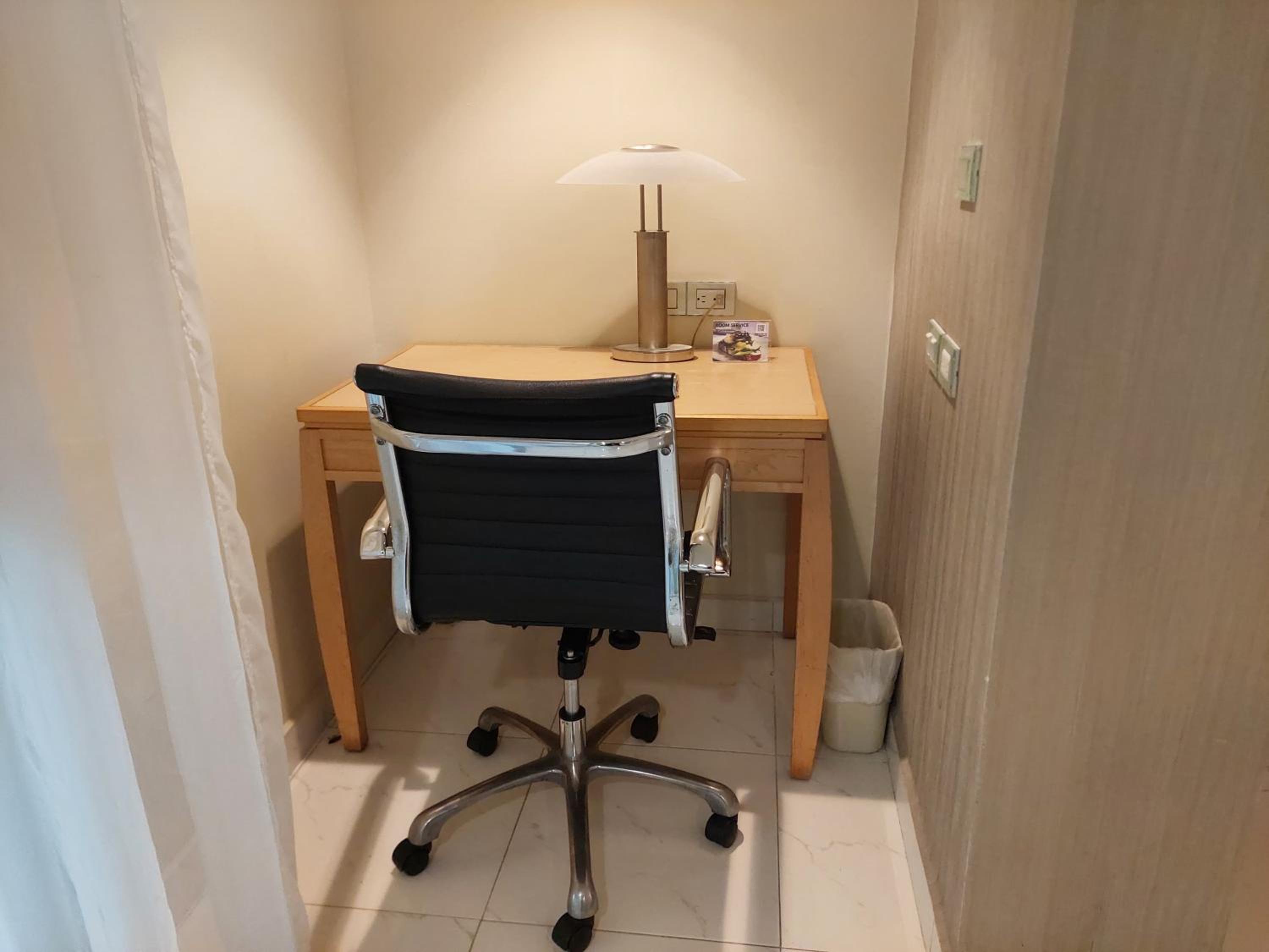 Standard King Room - Accessible - Photo 5