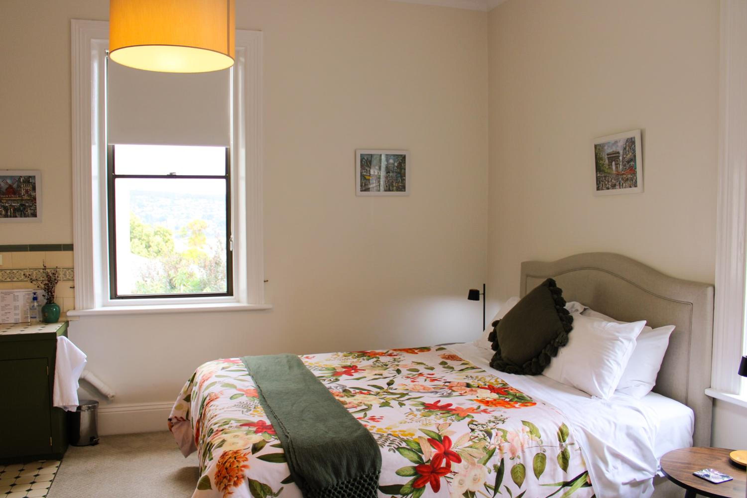Deluxe Queen Suite photo 3