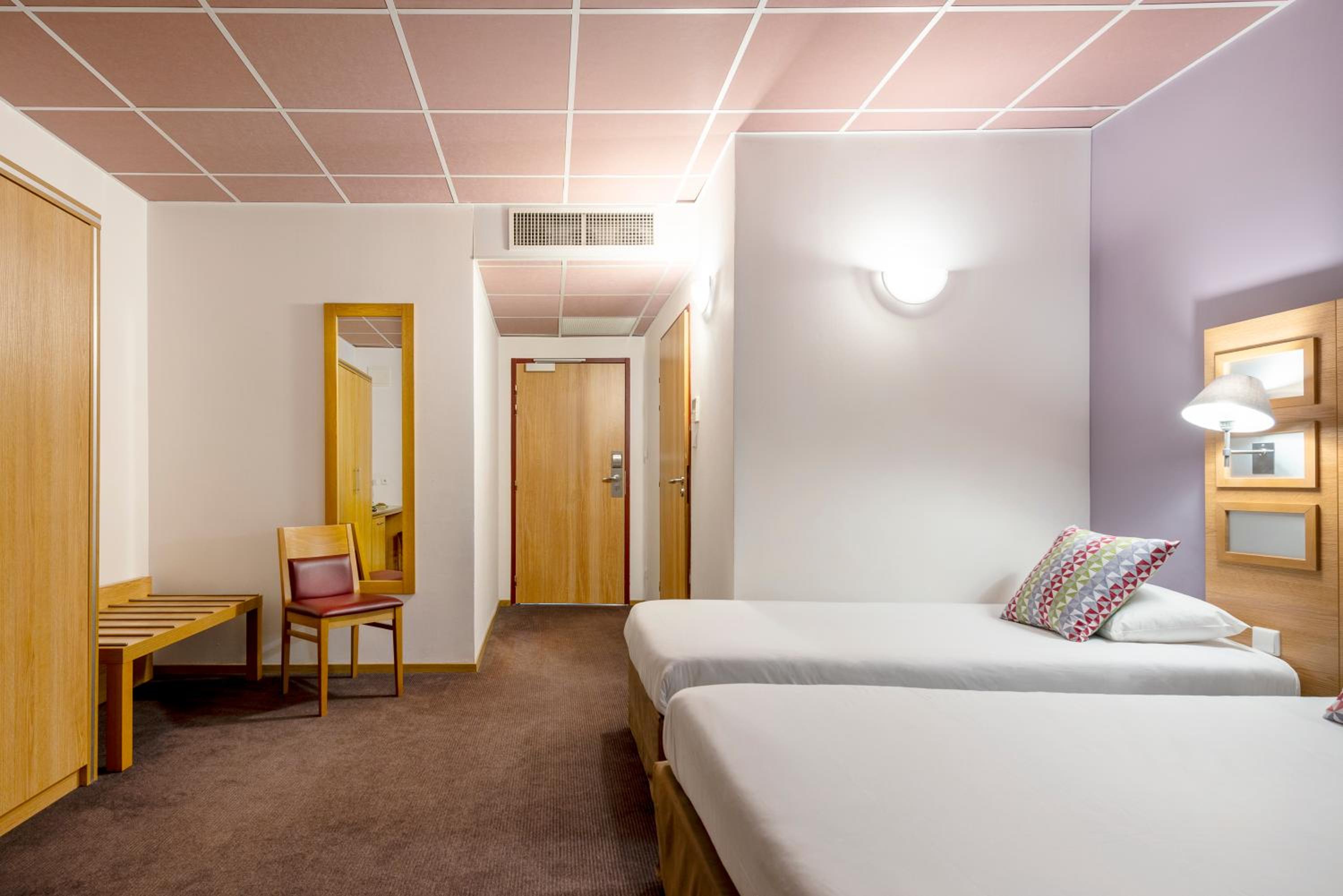 Triple Room with 1 Double bed and 1 Single Bed photo 2