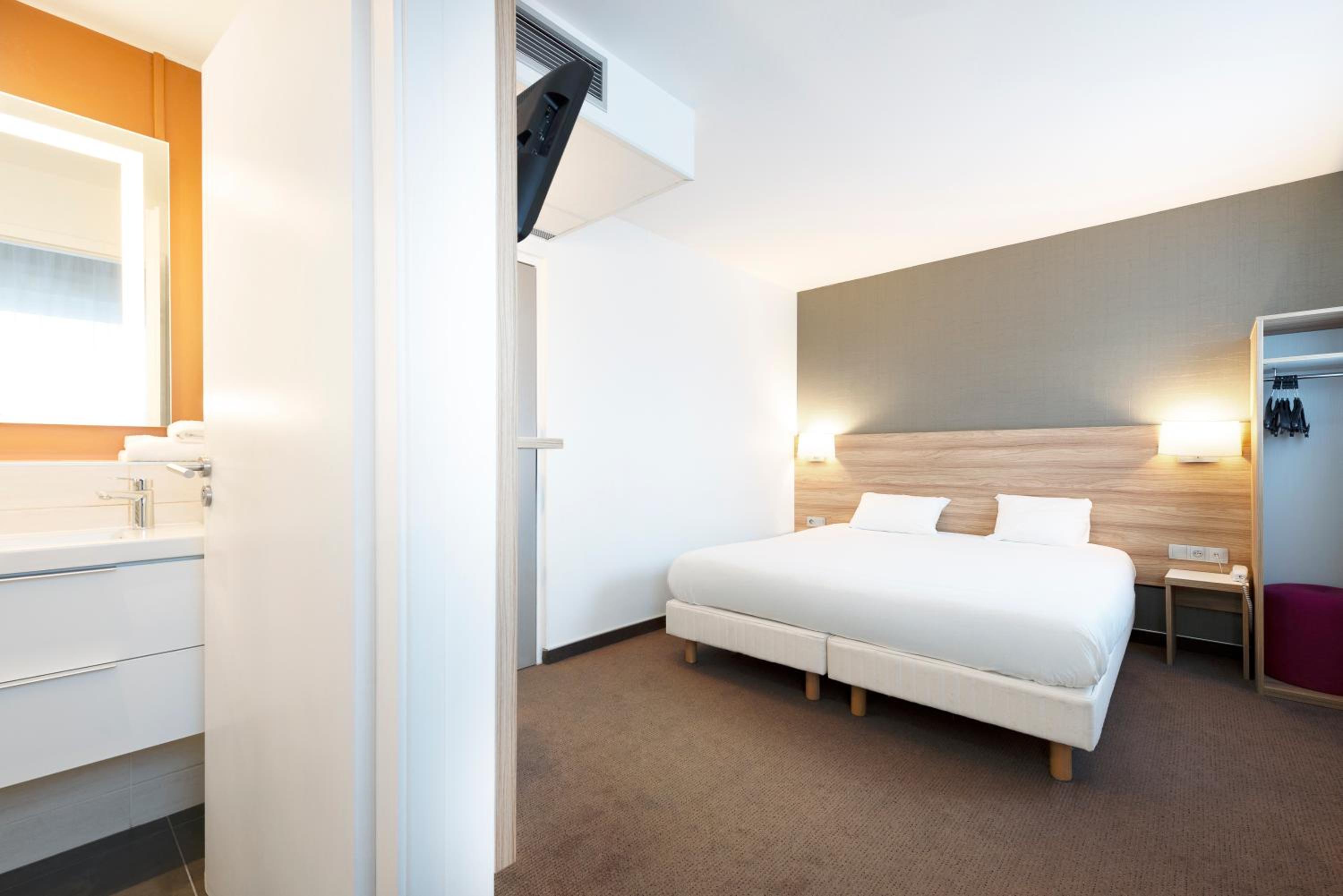 Standard Room - 1 Double Bed photo 3