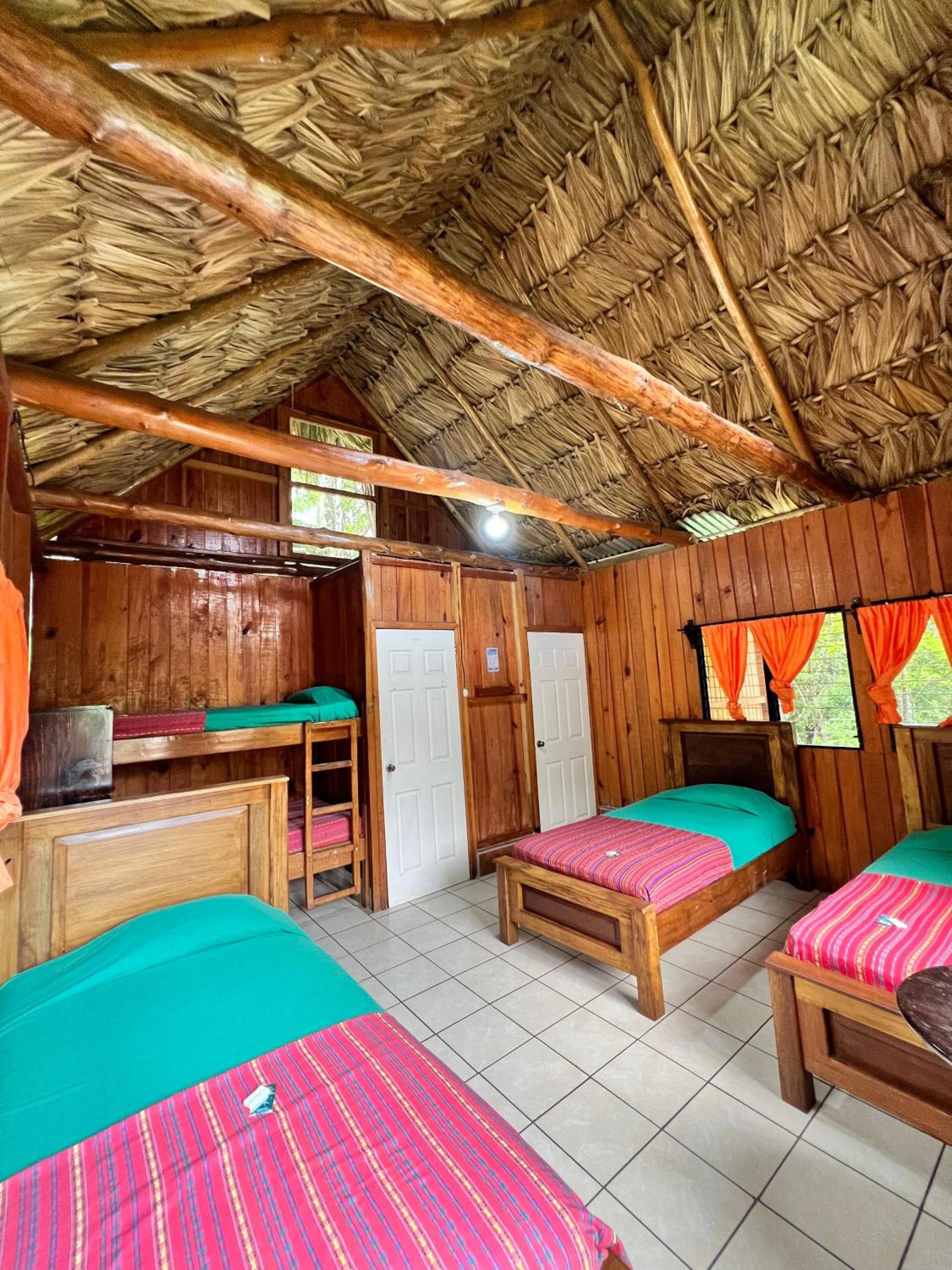 Bed in 6-Bed Mixed Dormitory Room photo 3