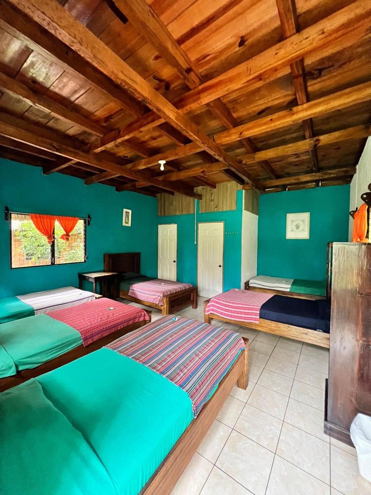 Bed in 6-Bed Mixed Dormitory Room photo 2