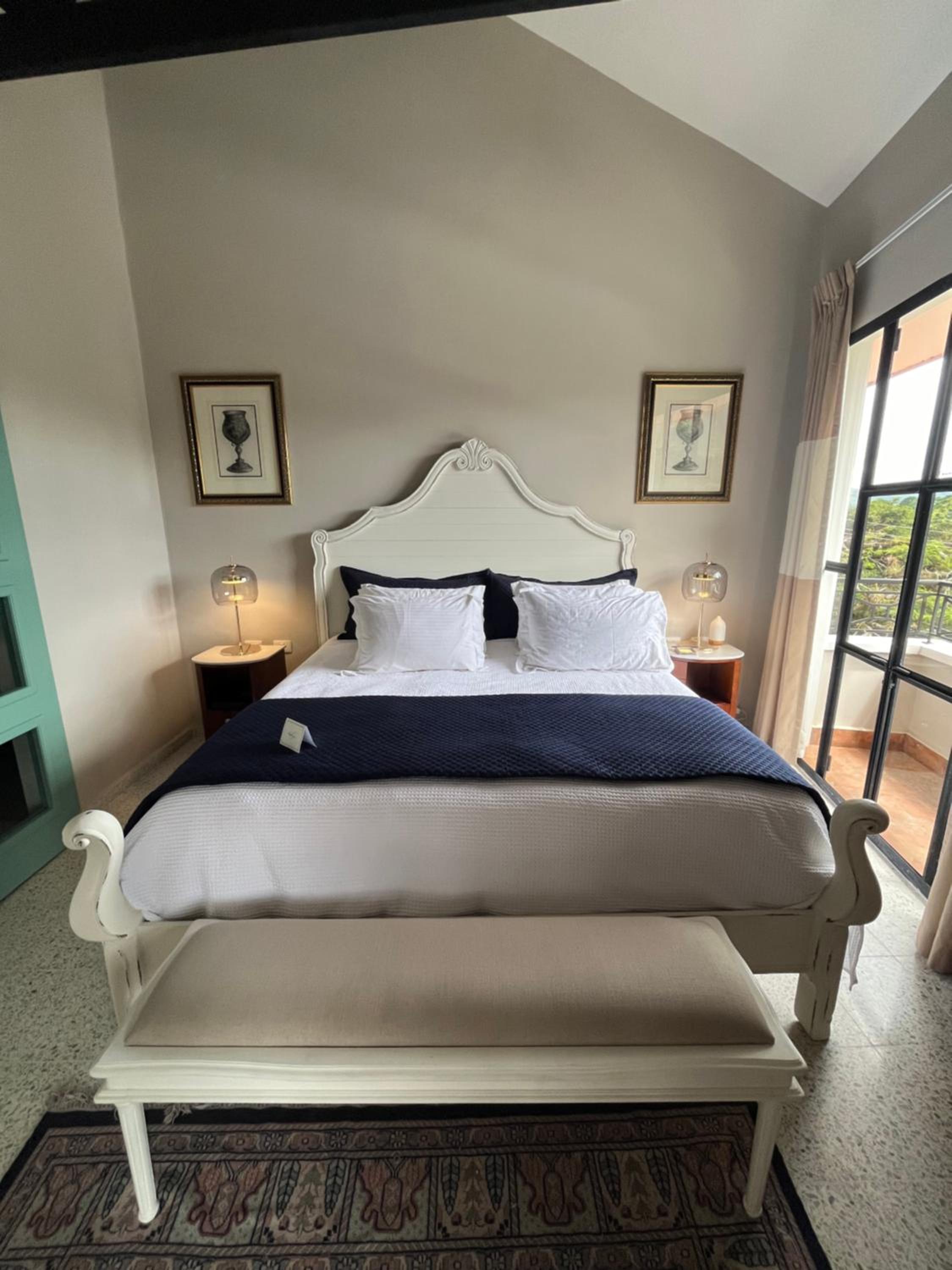 King Suite with Balcony photo 2