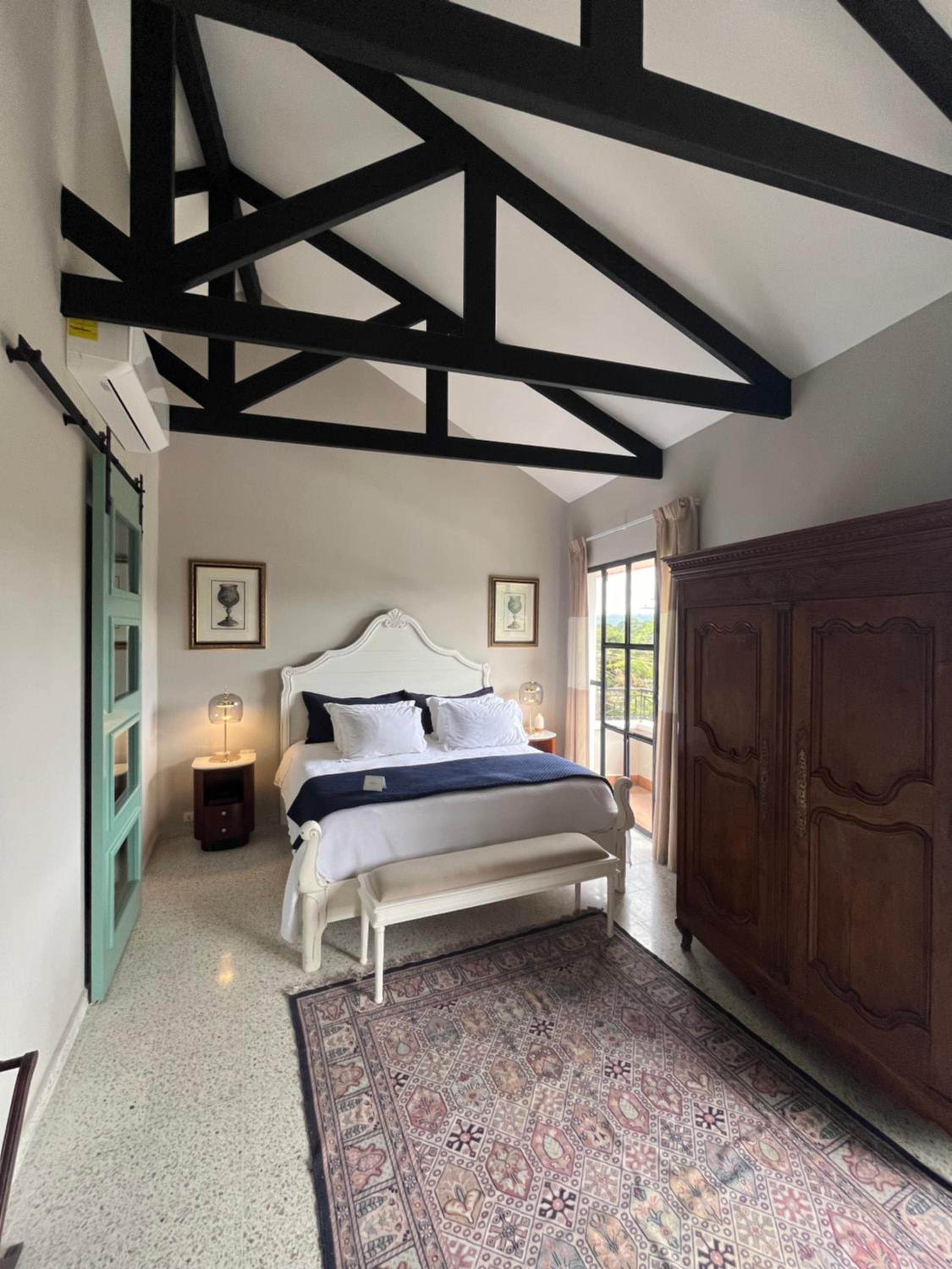 King Suite with Balcony photo 1
