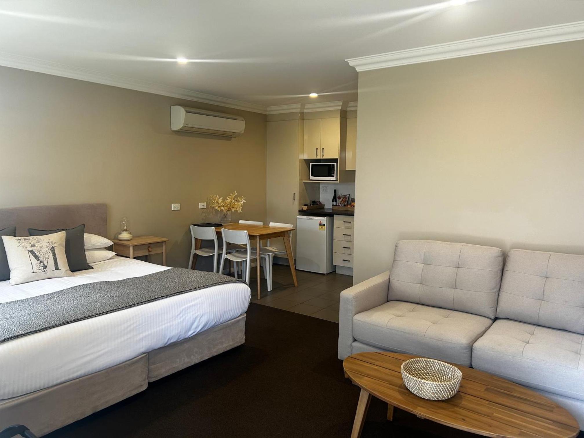 Deluxe King Room photo 3