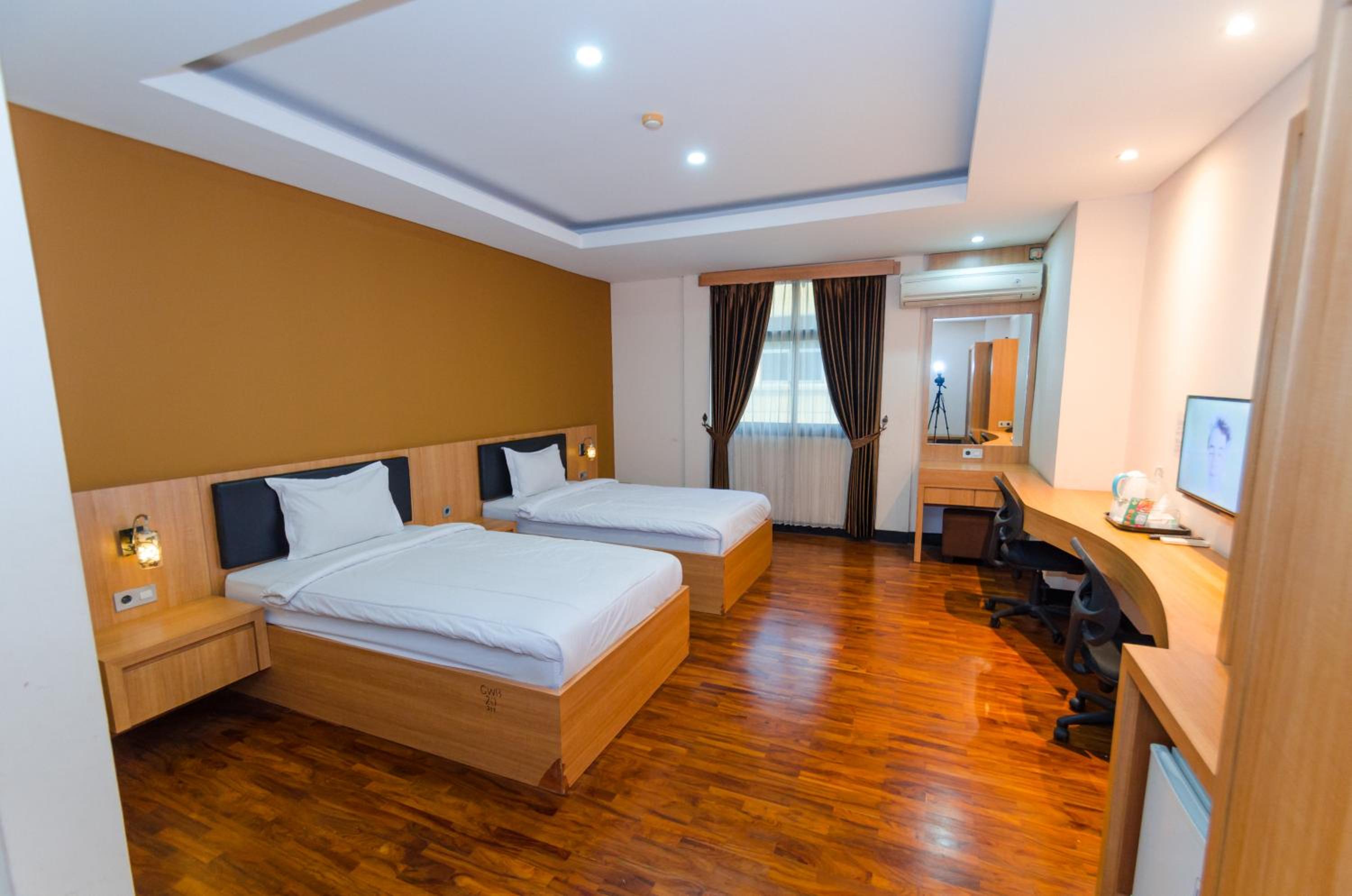 Twin Room with City View