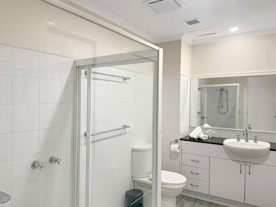 Three-Bedroom Apartment photo 2