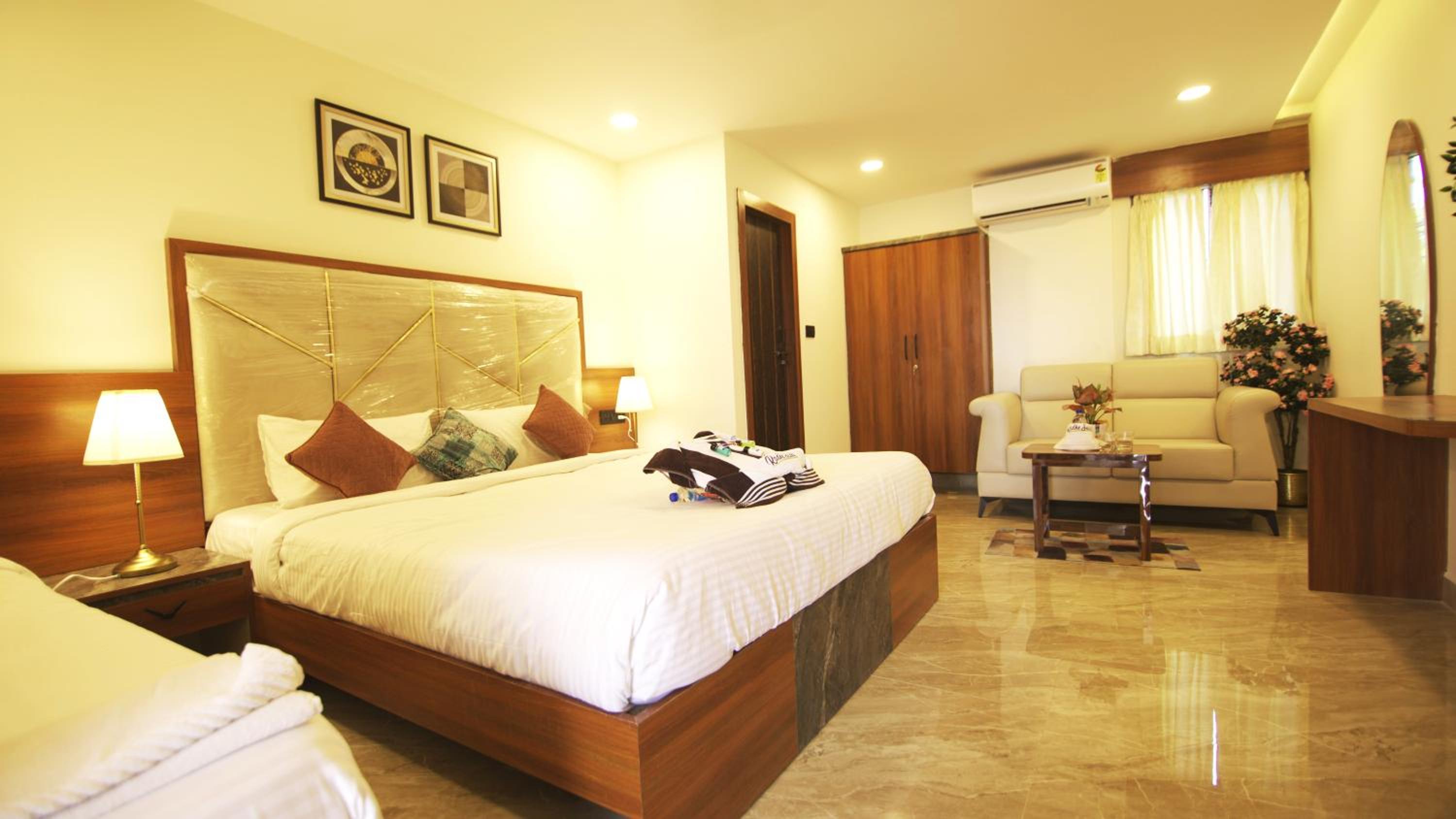 Suite - Photo 9