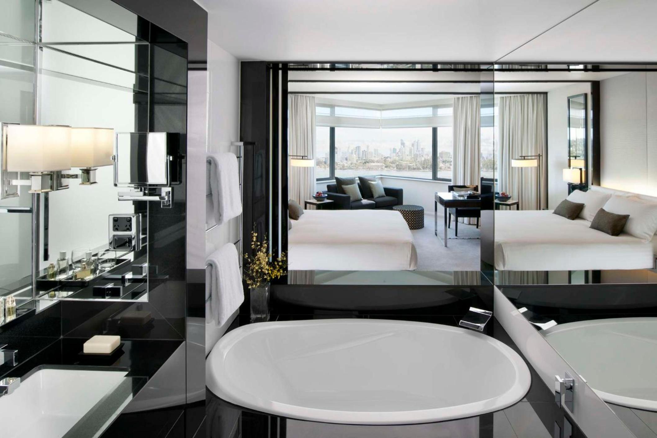 Luxe King View Room photo 2
