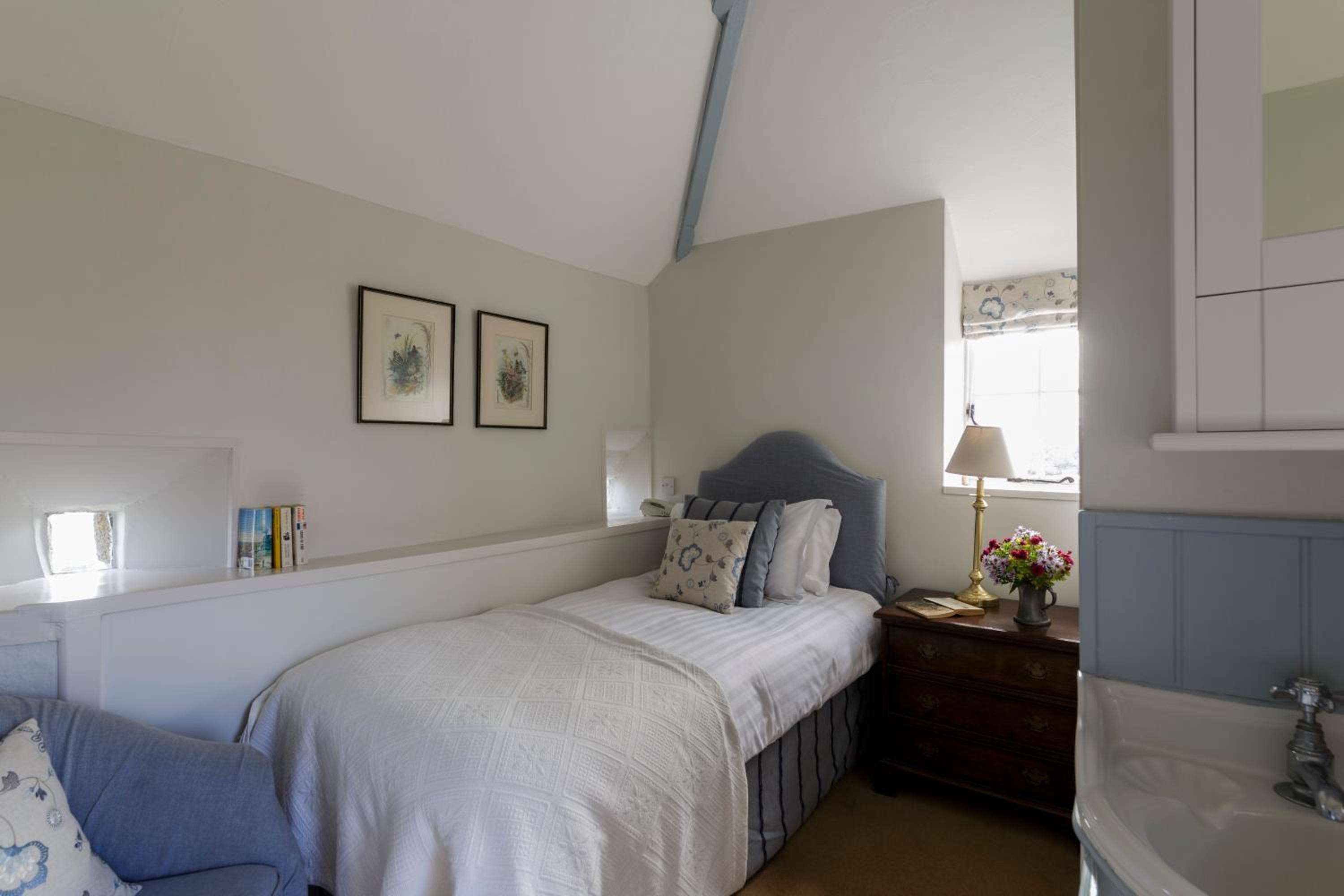 Single Room - Guard