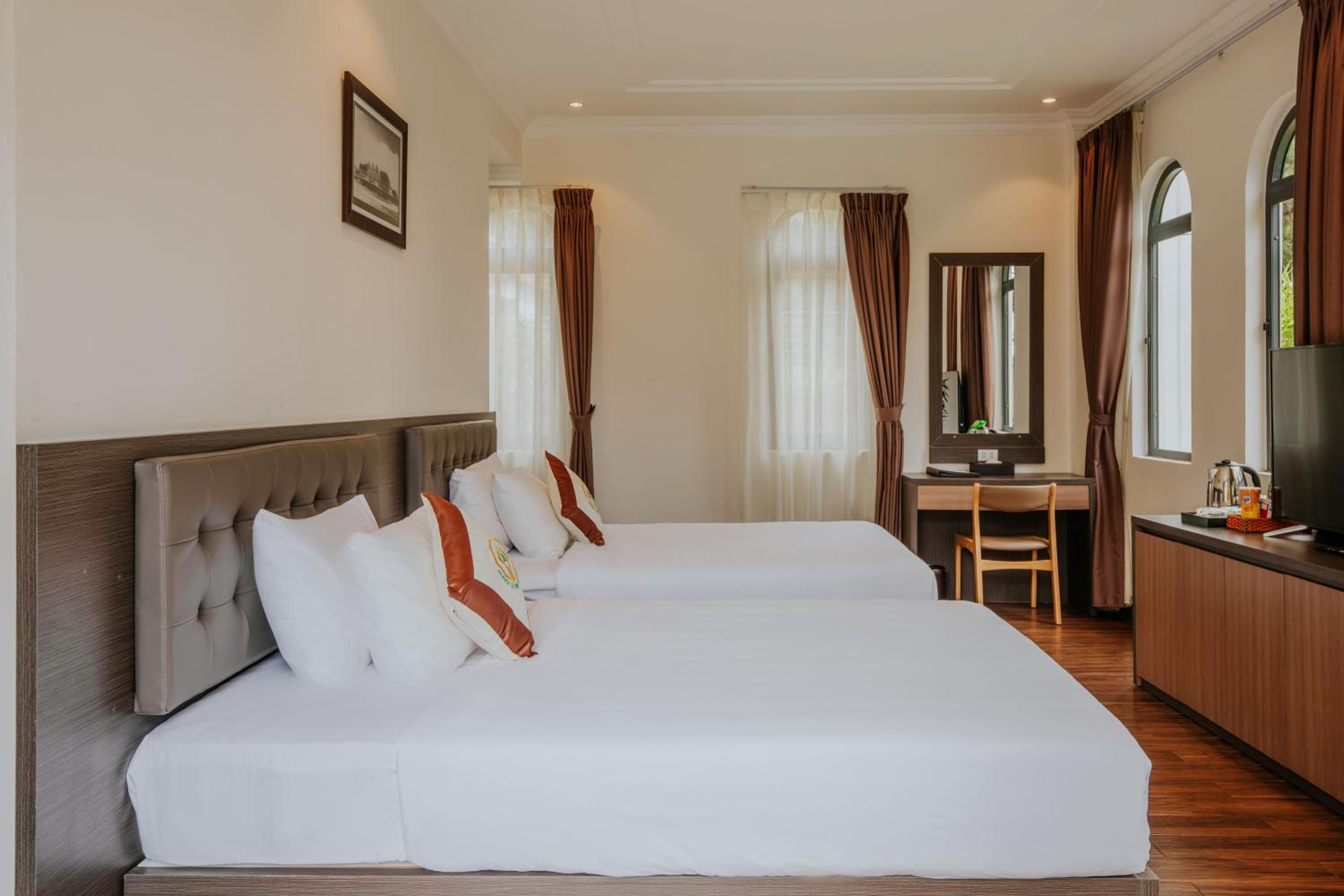 Grand Twin Room with Bathtub and Forest View - Photo 2
