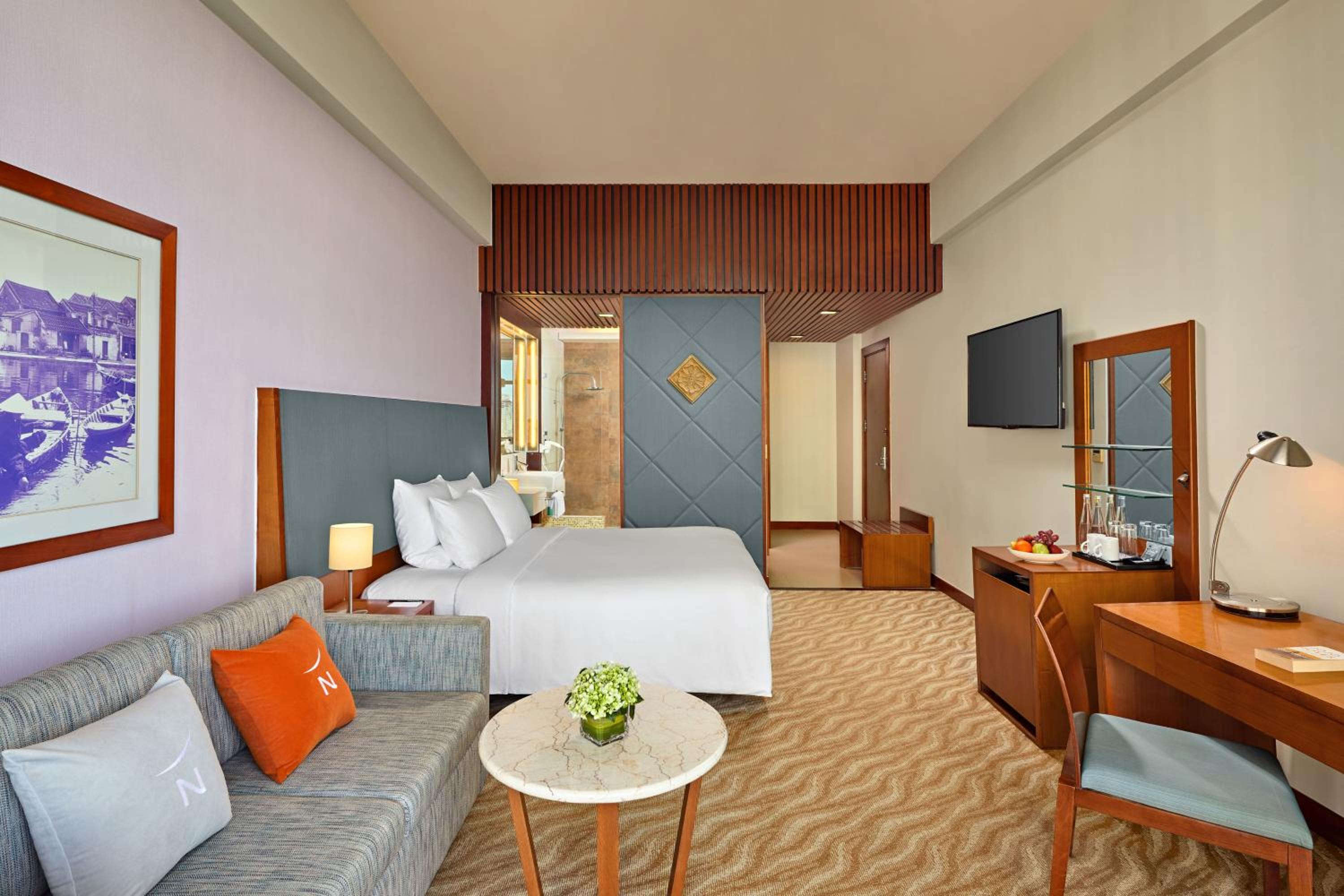 Standard King Room - Photo 14