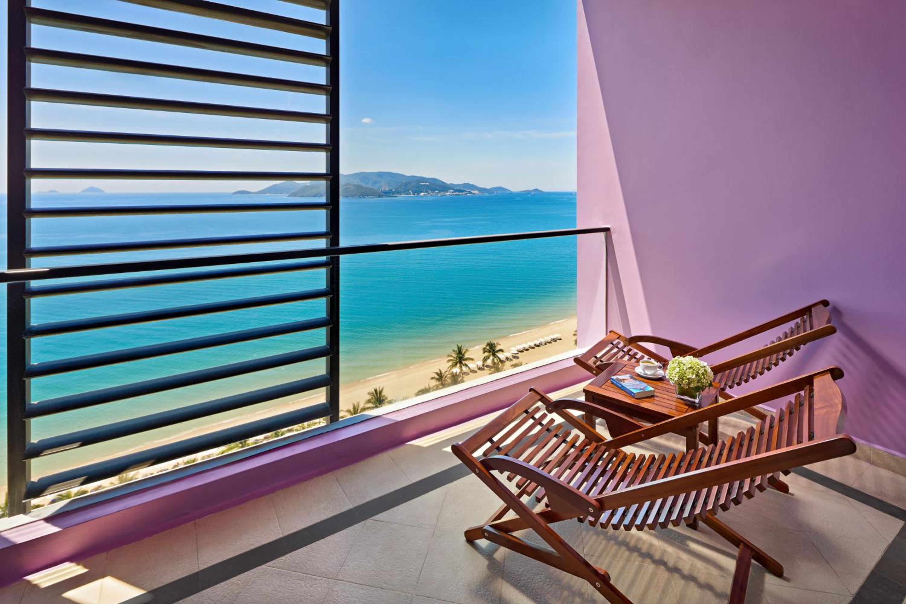 Superior King Room with Ocean View - Photo 16