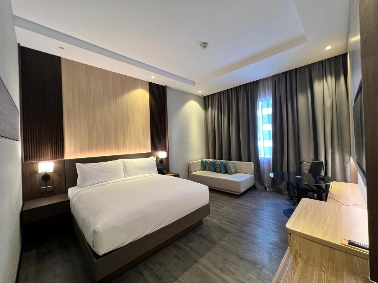 King Room with City View - Photo 2