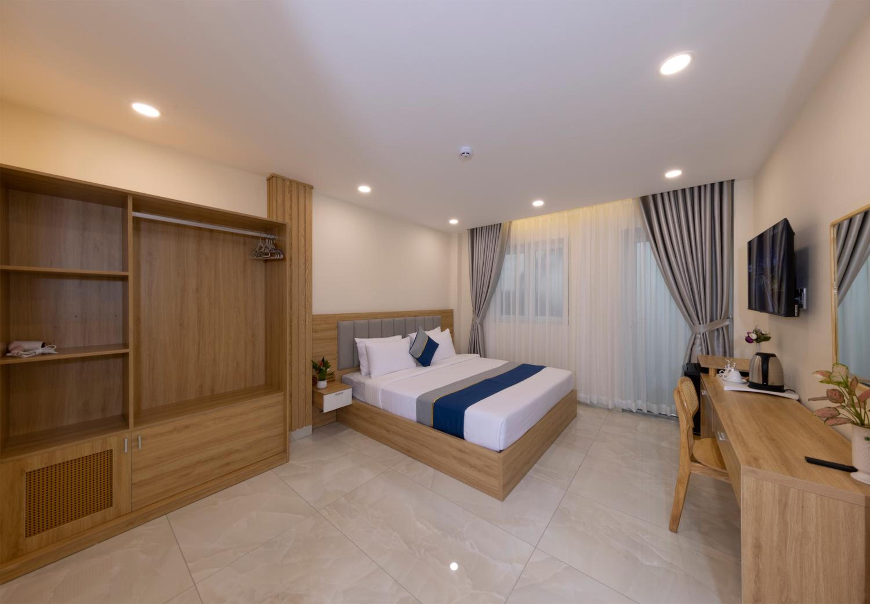 Deluxe Queen Room