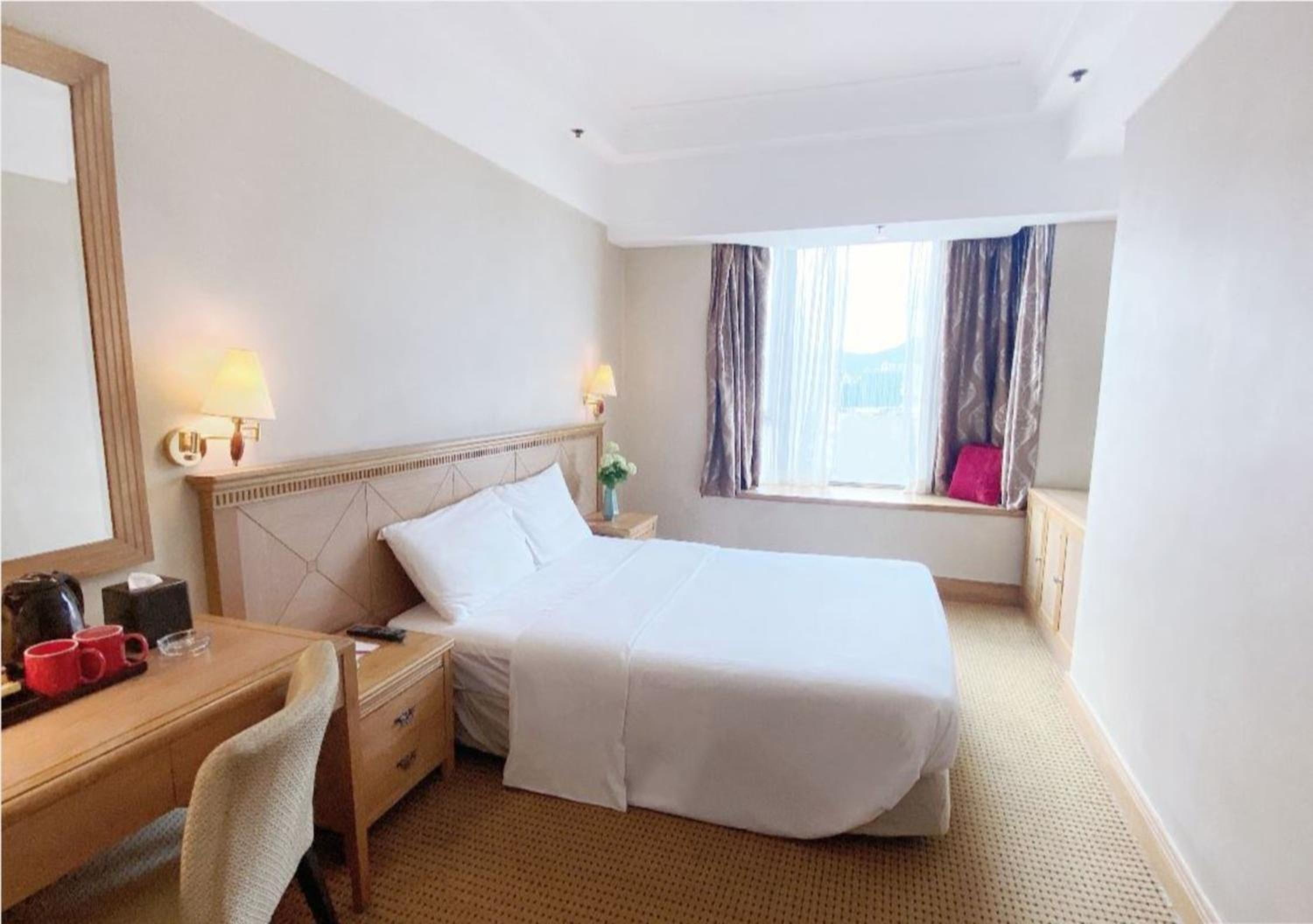 Deluxe Double or Twin Room (Harbor View)