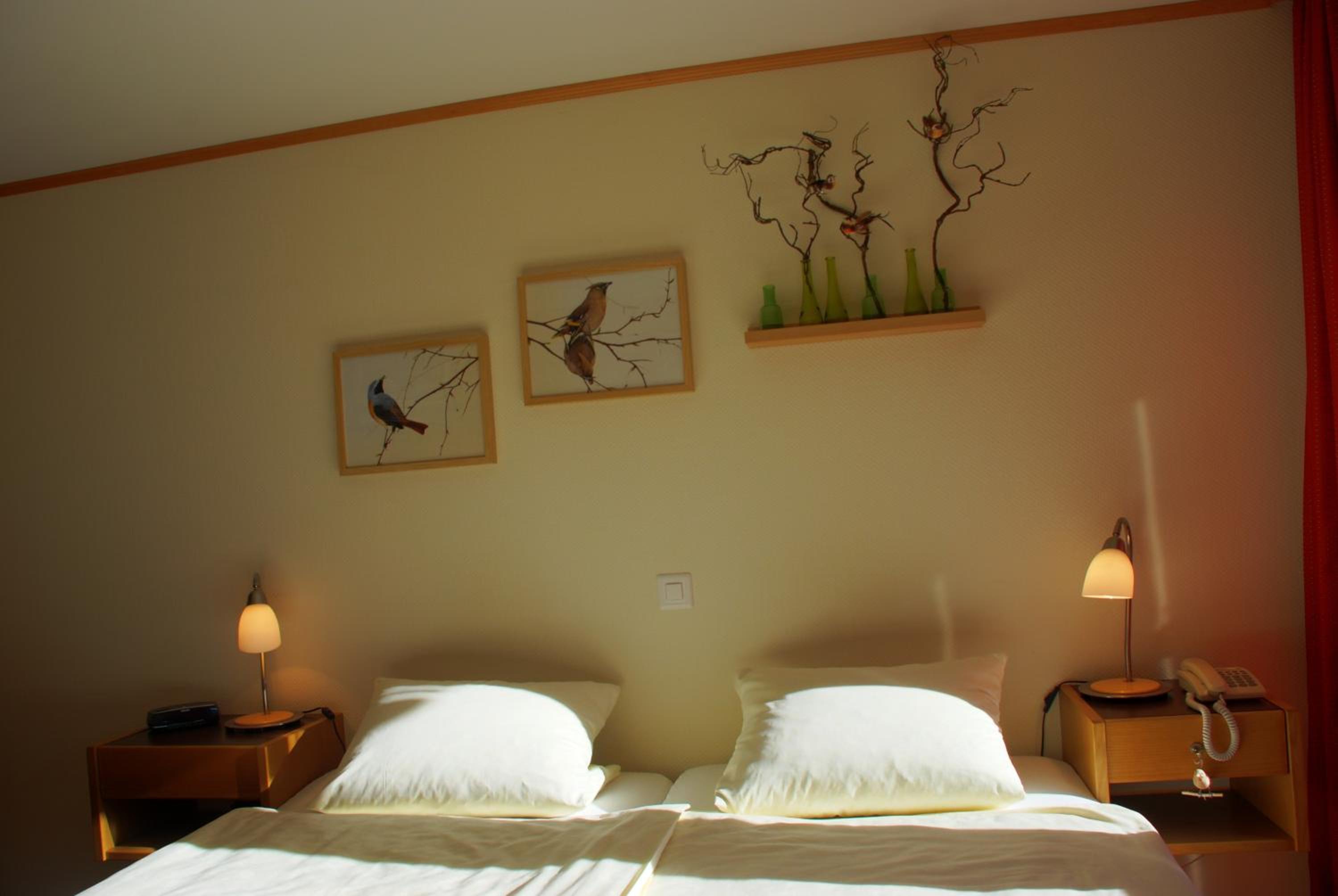 Medium Double Room - Photo 6