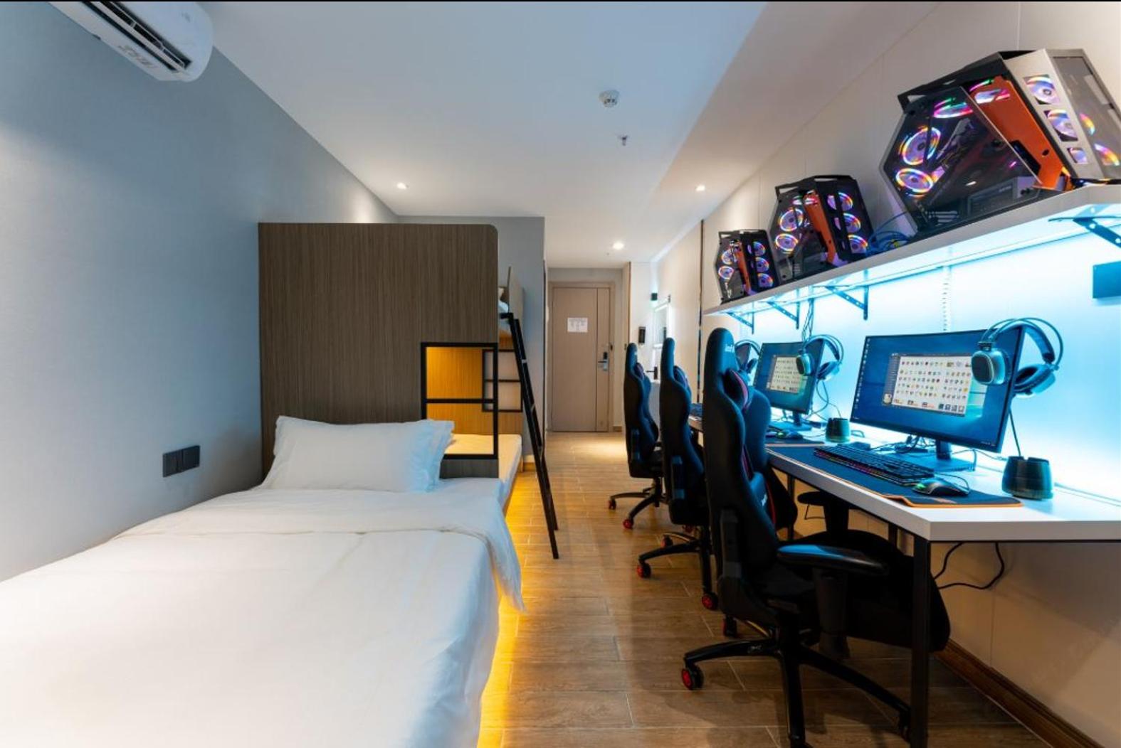 Triple Room With City View